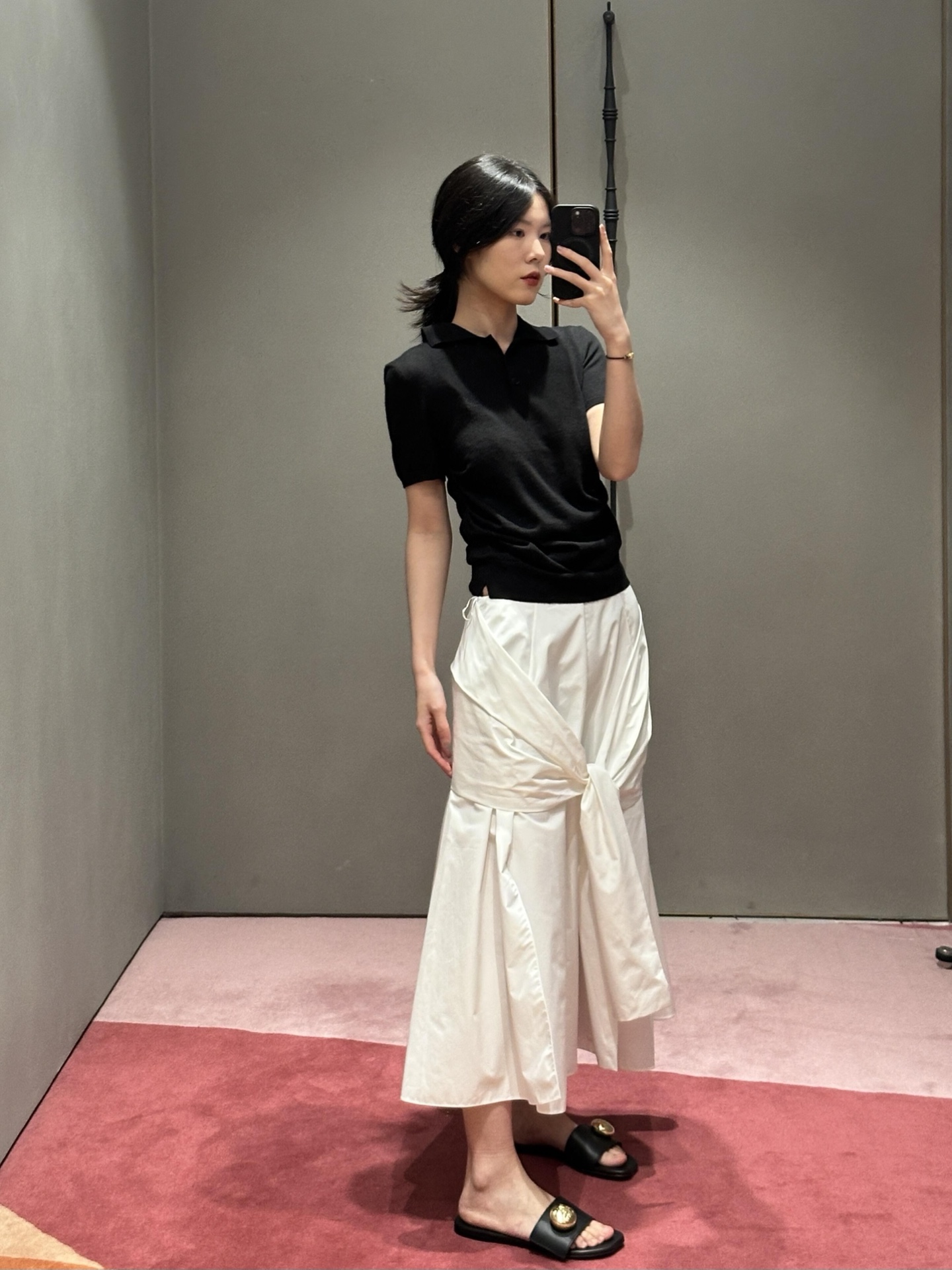 NO:447435,loew* 25Ss spring and summer new style French literary skirt丨Exclusive yb development!  High-end production!  The design of the pendant straps at the waist greatly adds a bit of casualness and elegance. The hem of the skirt is just right, making it lively and elegant when you walk around. The upper body looks super slim, refreshing and playful, and the style is versatile and not picky!  Workmanship quality depends on details, on-site sale S/M/L, loewe, skirts, alexander wang19860909loew* 25Ss春夏新款 法式文艺风半身裙丨独家yb开发！高版出品！腰间的垂饰搭片绑带设计大增添了几分随性与优雅,裙摆的剪裁也恰到好处,走动间灵动飘逸.上身显超显瘦清爽俏皮,版型百搭不挑人！做工品质看细节,现货发售 S/M/L,,loewe,skirts,alexander wang,Women's clothing