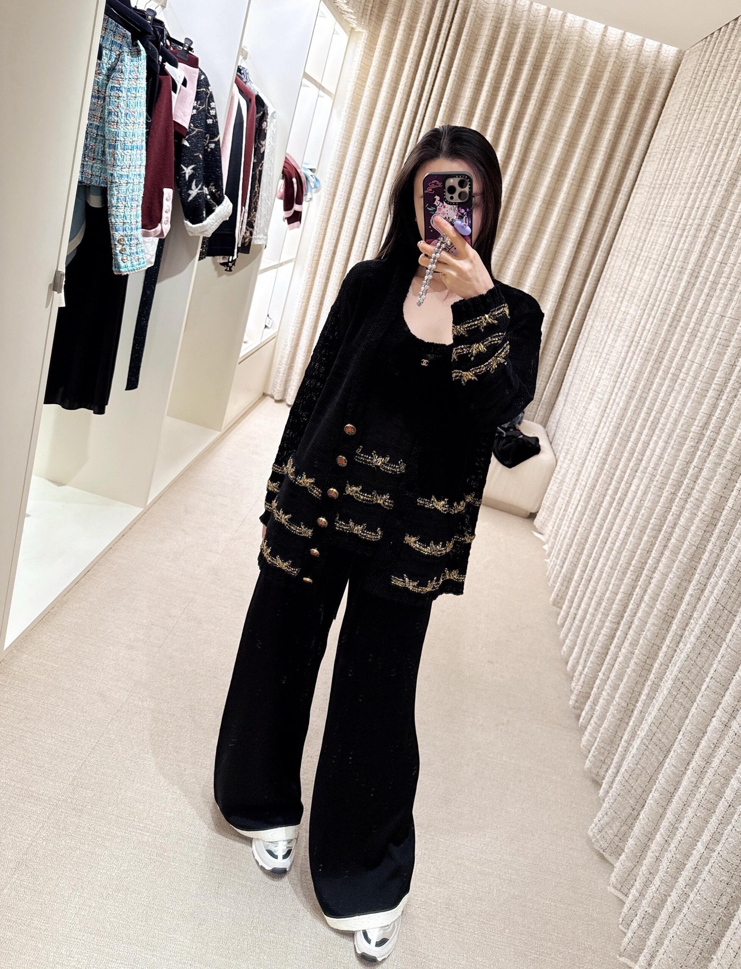 NO:447523,Chane* 25A high-end handicraft workshop series new style gold thread embroidered V-neck knitted cardigan丨Exclusive yb development!  High-end production!  Customized special yarns are comfortable, breathable and not stuffy. They are paired with gold thread embroidery on the hem and show a triple contrasting color. Retro and fashionable, elegant outfits and easy to control when traveling or gatherings!  S/M/L, Chanel, alexander wang19860909Chane* 25A高级手工坊系列新款 金线刺绣V领针织开衫丨独家yb开发！高版出品！定制特种纱线,舒适透气不闷热,搭配下摆金线刺绣呈现出三重撞色 复古时尚,穿搭气质优雅 日常出行或聚会轻松驾驭！现货发售S/M/L,,chanel,alexander wang,Women's clothing