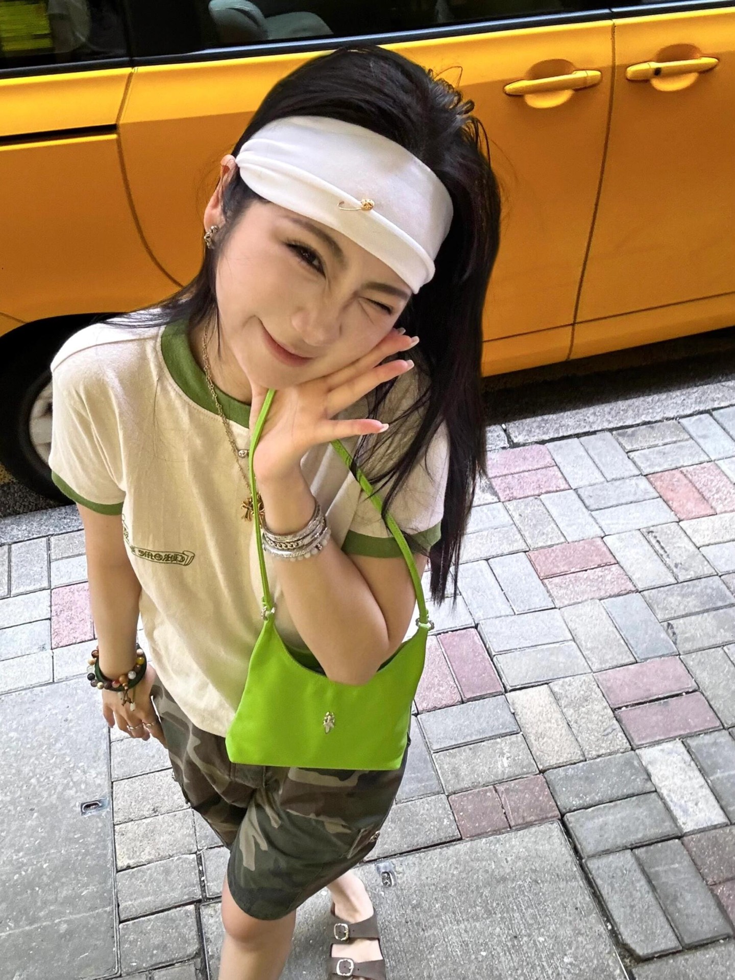 NO:449807,Chrome heart 25Ss spring and summer new style horseshoe logo printed contrasting threaded round neck short-sleeved T-shirt丨Exclusive high-end production!  Hold on to the high-end outfit!  The classic slim fit is super versatile, simple and atmospheric, small fit design really shows the right length of the body. Visually automatically divides the figure into a golden ratio and makes it look versatile, who can't love it!  Whether wearing it alone or applying it to the base, it is amazing!  Customized fabric texture is super good and versatile in all seasons!  I must stock up on babies every year!  Big recommendation!  I really let a hundred hearts go!  S/M/L, chrome hearts, T-shirt,tees, t-shirt, gold, alexander wang19860909Chrome heart 25Ss春夏新款 马蹄Logo印花撞色螺纹圆领短袖T恤丨独家高版出品！高级感穿搭拿捏住了！经典显瘦版型剪裁超级百搭简约大气的小版型设计真的巨显身材恰到好处的衣长 视觉自动将身材分割出黄金比例显瘦百搭谁能不爱！无论单穿或者打底都很绝！定制面料质感超级赞四季百搭的单品！每年都必囤宝宝们！重磅推荐！真的放一百个心冲了！现货发售S/M/L,,chrome hearts,T-shirt,tees，t-shirt,gold,alexander wang,Women's clothing