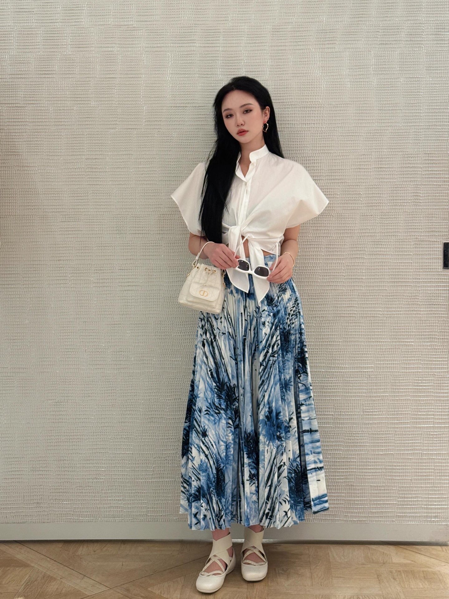 NO:453799,Dio* 25Ss spring and summer new style Coconut tree scenery blue pleated skirt丨Exclusive high-end production!  This skirt continues the classic silhouette, decorated with blue and white Bambou patterns, carefully crafted in light cotton fabric. Flared cut and pleated design, can be matched with other pattern items to create matching shapes. S/M/L, dior, skirts, alexander wang is available in stock.19860909Dio* 25Ss春夏新款 椰树风光蓝色百褶半身裙丨独家高版出品！这款半裙延续经典廓形 饰以蓝色和白色Bambou 图案、采用轻盈的棉质布精心制作 喇叭形剪裁搭配褶裥设计、可与其他图案单品搭配 打造配套造型 现货发售S/M/L,,dior,skirts,alexander wang,Women's clothing