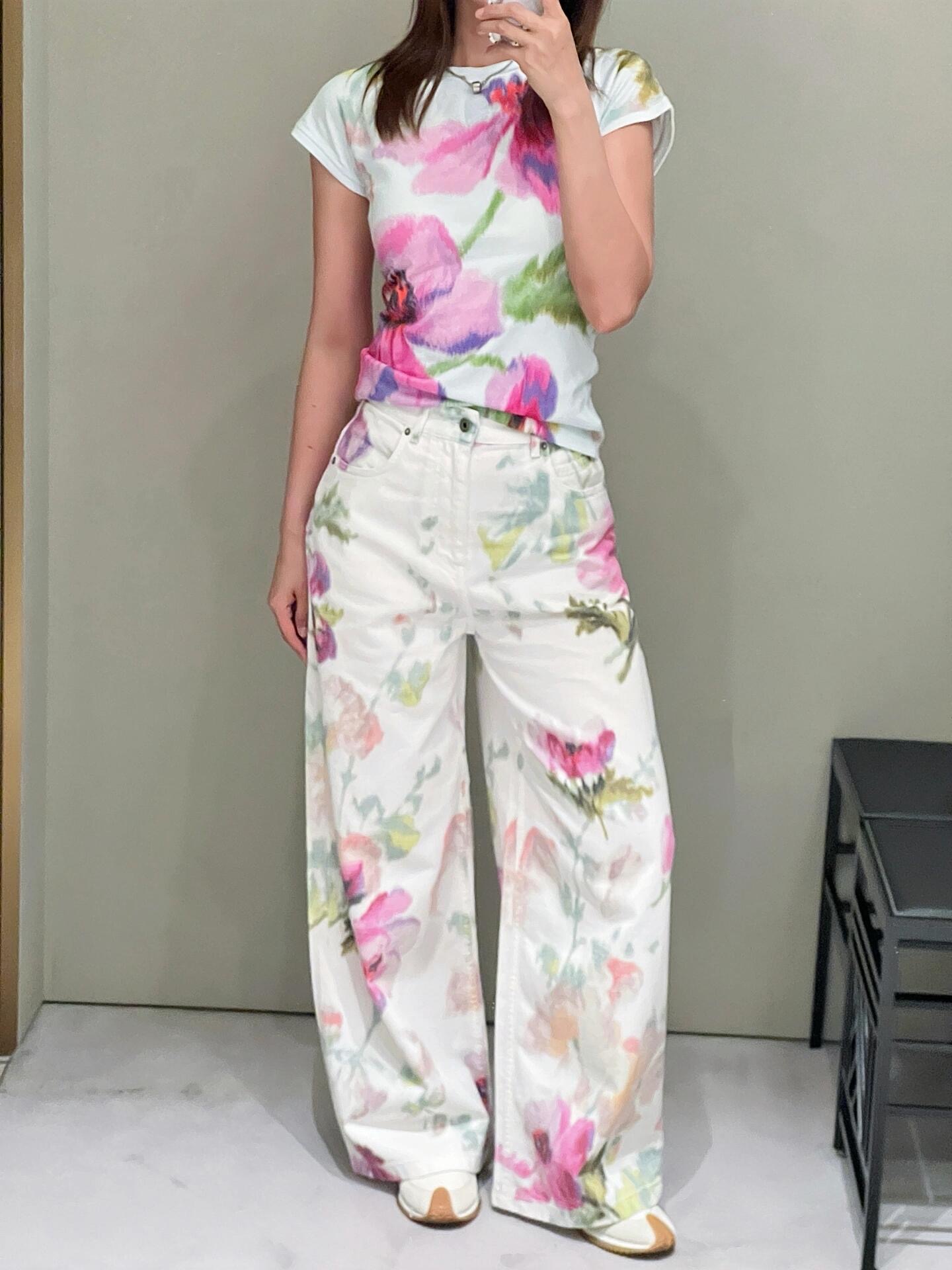 NO:455258,Loew* 25FW early autumn new style Paula’s series of romantic printed jeans | Exclusive yb development!  High-end production!  Colorful ~ full of vitality and passion in the blur and hazy, the super large spring flower print pattern is super eye-catching, three-dimensional tailoring casual casual and fashionable pants, a modern and cool temperament item!  Thin cotton denim fabric is quite broad and has a great texture!  Perfect workmanship quality depends on the details, S/M/L is available in stock, loewe, jeans, alexander wang19860909Loew* 25FW早秋新款 Paula’s系列浪漫印花牛仔裤丨独家yb开发！高版出品！色彩斑斓～模糊朦胧中充满活力和激情,超大朵丽春花印花图案超级吸引眼球立体剪裁随性休闲时髦裤型 摩登飒爽气质单品！薄棉牛仔面料挺阔质感超赞！完美做工品质看细节,现货发售S/M/L,,loewe,jeans,alexander wang,Women's clothing