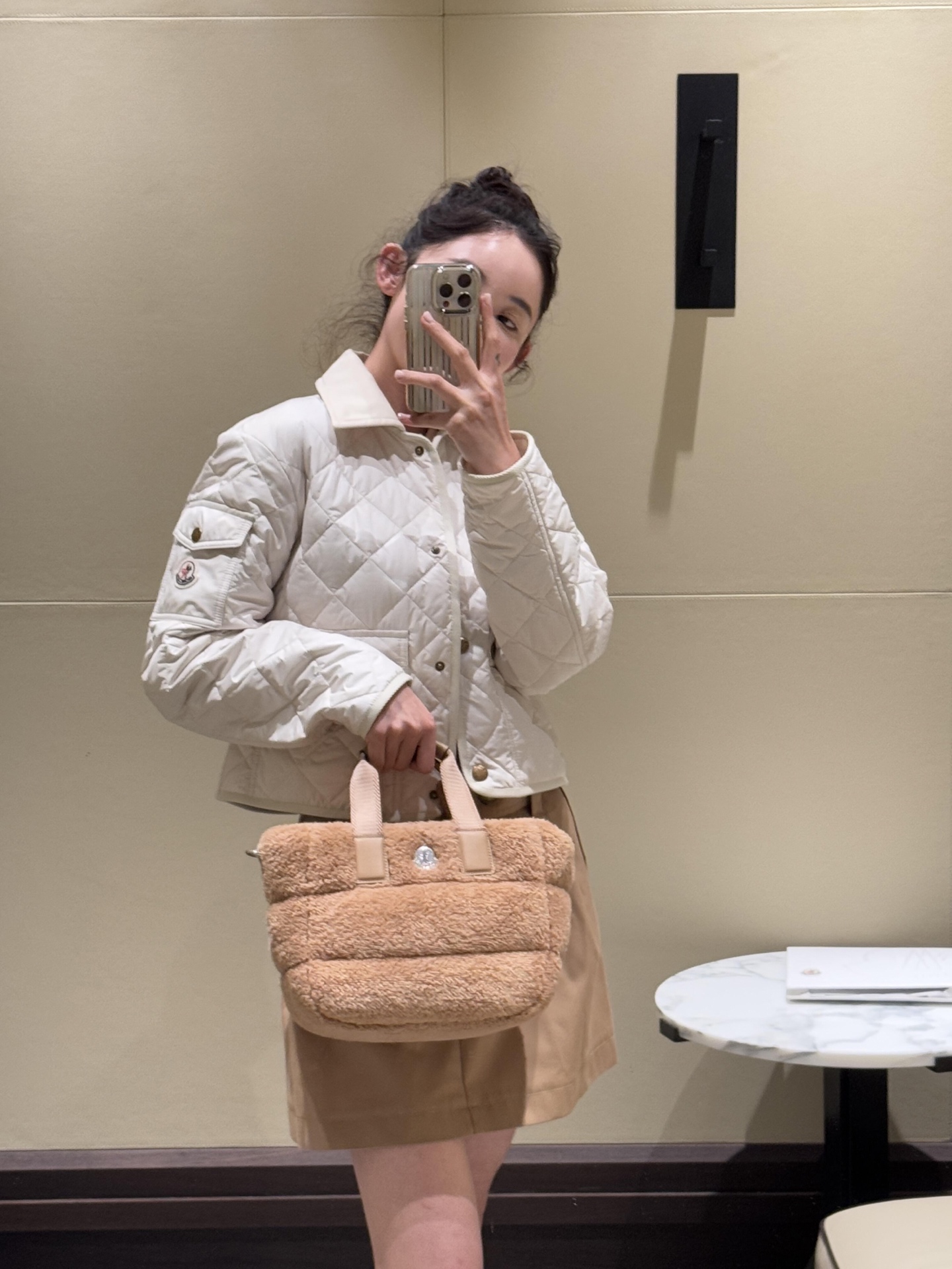 NO:455874,Monc* 25Fw early autumn new style diamond quilted cotton short cotton jacket | Exclusive yb development!  High-end production!  Temperature lapel double pocket small short design!  The temperament of a young girl with age reduction, the imported machine pressing grid technology is three-dimensional tailoring, and the classic version interprets the autumn and winter stacking shape to keep warm!  British style is versatile and handsome!  Lightweight and warm fabric, the quality of the gaps of imported machines depends on the details. S/M/L is available in stock, Jackets & coats, alexander wang19860909Monc* 25Fw早秋新款 菱形绗缝夹棉短款棉服小外套丨独家yb开发！高版出品！气质翻领双口袋小短款设计！减龄少女气质,进口机压线格工艺对格立体剪裁,经典版型演绎秋冬叠搭造型保暖神器！英伦风百搭又帅气！轻盈保暖面料,进口机缝隙做工品质看细节.现货发售S/M/L,,jackets & coats,alexander wang,Women's clothing