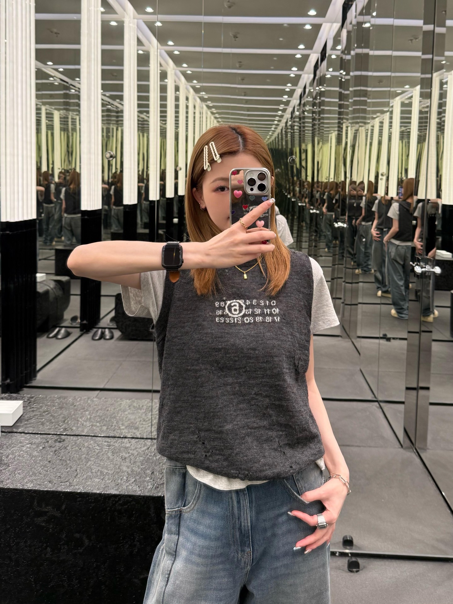 NO:456491,Masion Margi*la 25Fw early autumn new style letter printed knitted vest丨Exclusive high-end production!  There must be a free and casual knitted vest in the closet that is easy and casual!  !  The vest is also a classic styling!  Let the whole light up. You can wear it alone, or you can wear a T-shirt or shirt inside and it can be very stylish with a simple combination. S/M/L is available in stock, Shirts, Tees, t-shirt, alexander wang19860909Masion Margi*la 25Fw早秋新款 字母印花针织马甲丨独家高版出品！衣橱里一定要有一件洒脱随性又有慵懒感的针织背心！！马甲也是经典的造型设计！让整体都点亮起来了 可以单穿,也可以内搭T恤、衬衫简单搭配就能很有格调,现货发售S/M/L,,shirts,tees，t-shirt,alexander wang,Women's clothing