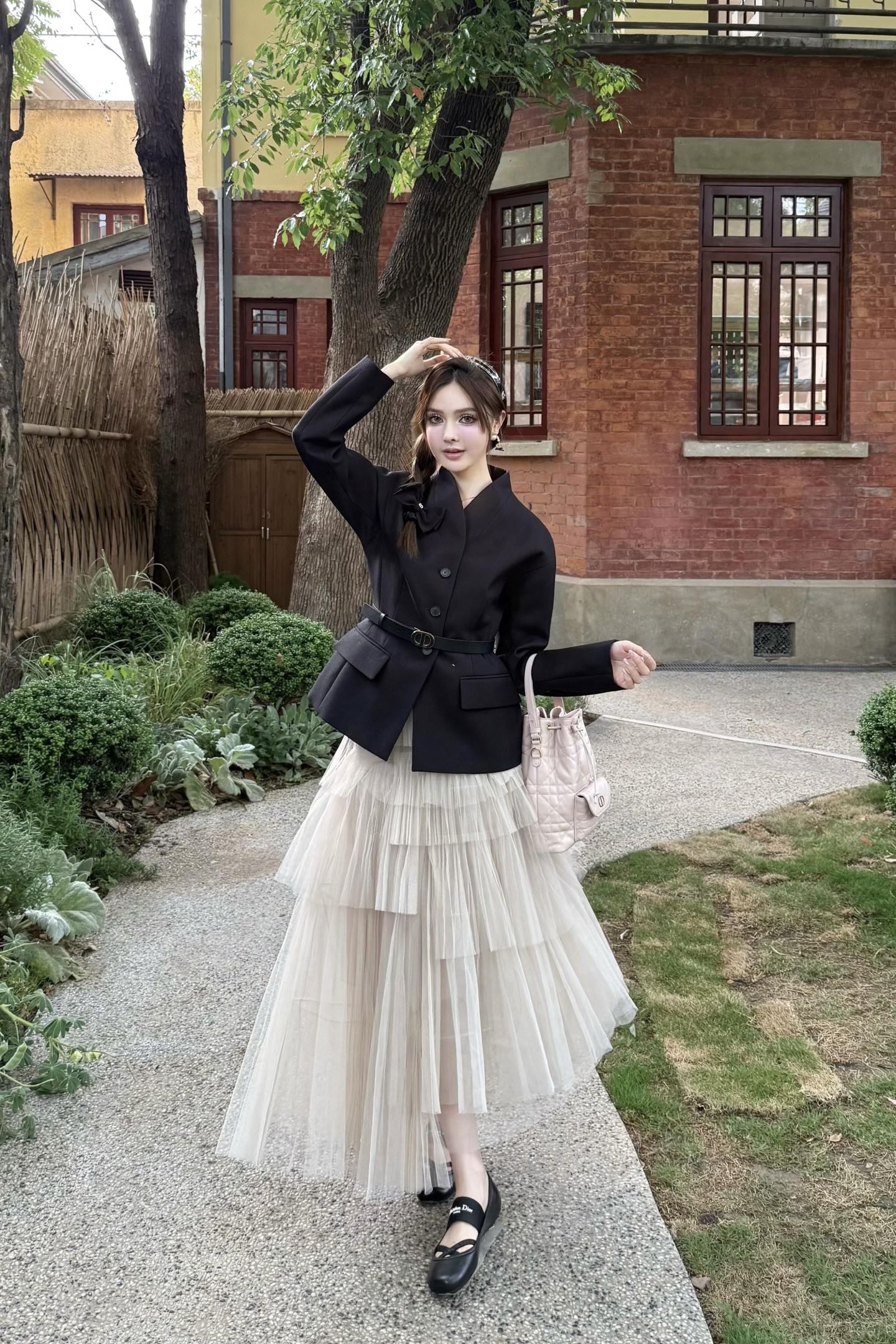 NO:456484,Dio* 25Fw early autumn new style wool texture fall shoulder jacket丨Exclusive yb development!  High-end production!  It uses black wool blended wool fabric, mulberry silk lining, and three-piece concealed button design to create a golden ratio. The hidden pockets in detail keep the lines absolutely flat. After reinterpreting the CD button opening and closing, it is paired with a lapel-free collar inspired by the archives. The flip pocket highlights the waist curve and enhances the style!  S/M/L, dior, jackets & coats, business suit, real silk, gold, alexander wang19860909Dio* 25Fw早秋新款 绵羊毛肌理落肩西装外套丨独家yb开发！高版出品！采用黑色绵羊毛混纺呢绒面料 桑蚕丝真丝里衬,三粒暗扣设计构筑黄金分割比例.细节隐藏式插袋保持线条绝对平整,经过重新诠释CD纽扣开合搭配灵感源自档案的无翻领衣领,翻盖口袋突显腰部曲线 提升格调！现货发售S/M/L,,dior,jackets & coats,business suit,real silk,gold,alexander wang,Women's clothing