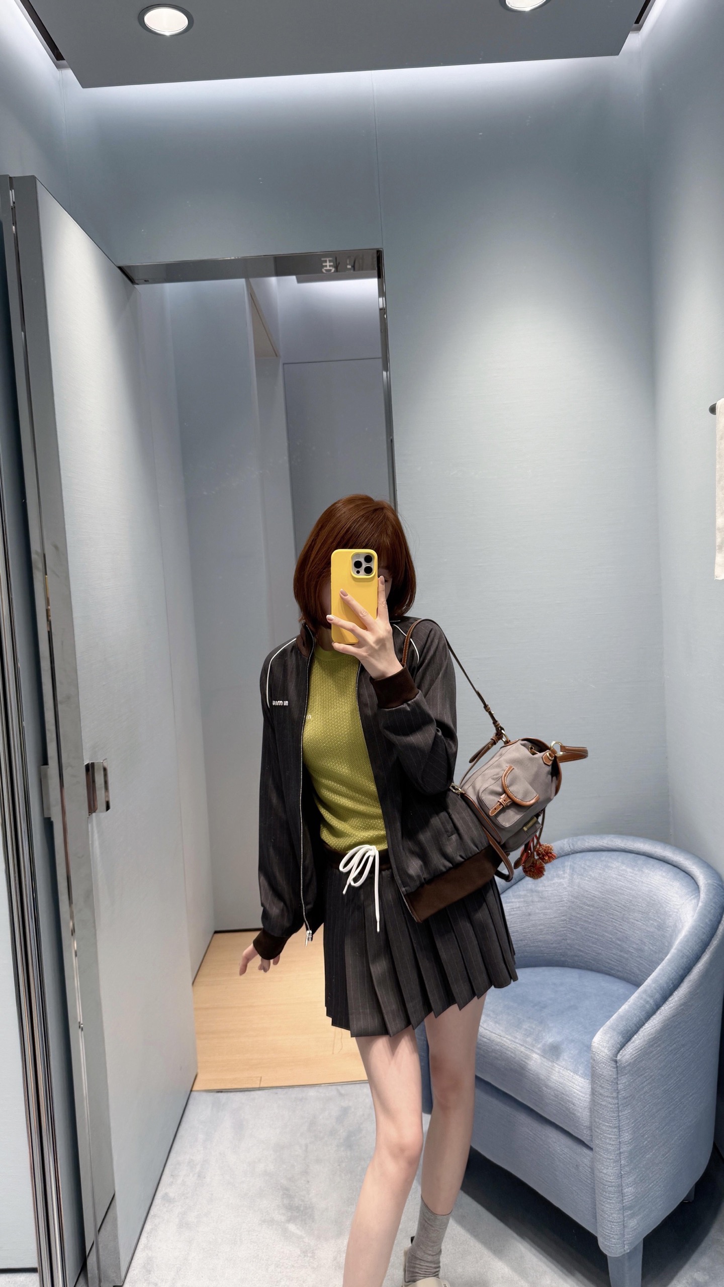 NO:457358,Miumi* 25Fw early autumn new style intellectual molecular college style shoulder-fall jacket | Exclusive yb development!  High-end production!  The contrasting rib collar splicing design is sweet and cool, and it has a age-reducing outfit. The high-end gray stripes are handsome and fashionable and loose style is not picky about people, and the upper body looks huge and slim!  Customized wool woolen fabric with excellent texture!  The quality of workmanship depends on the details!  S/M/L, miumiu, jackets & coats, jackets & coats, alexander wang19860909Miumi* 25Fw早秋新款 知性分子学院风落肩夹克外套丨独家yb开发！高版出品！撞色罗纹领拼接设计甜酷兼备减龄穿搭.高级灰条纹帅气又时髦宽松版型不挑人上身巨显瘦！定制色织精纺羊毛面料质感超赞！做工品质看细节！现货发售S/M/L,,miumiu,jackets & coats,jackets & coats,alexander wang,Women's clothing