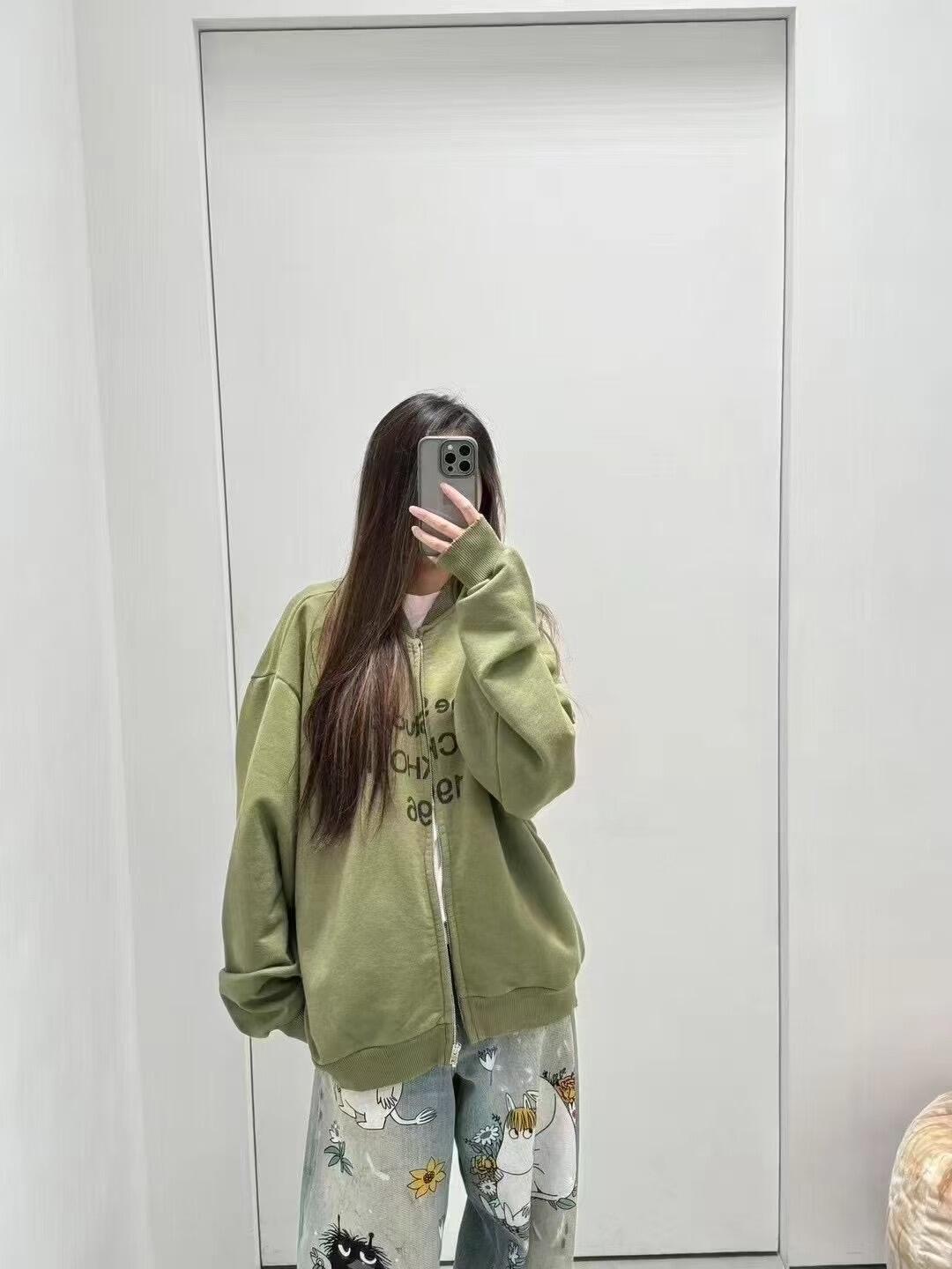 NO:458699,Acne studio* 25Fw early autumn new style 1996 letter printing gradient smudge jacket | Exclusive high-end production!  This baseball uniform gives a unique style to every trendy moment. The collarless design is both casual and unique. The shoulder-drop lines and loose drape give it extraordinary wear comfort. The washing and old-fashioning technique further highlights the retro charm of the years. The iconic 1996 chest and the perfect fusion of brand printing classics and trends. In spring, autumn and winter, it can become the focus of street trends. S/M/L is available in stock, acne studios, dior, jackets & coats, alexander wang19860909Acne studio* 25Fw早秋新款 1996字母印花渐变晕染外套丨独家高版出品！这件棒球服,为每一个潮流时刻赋予独特的风格.无领设计,既随性又独特,落肩线条和宽松垂感赋予了它超凡的穿着舒适度.水洗做旧的手法,更显其岁月沉淀的复古魅力.胸口标志性的1996和品牌印花经典与潮流的完美融合.春秋冬三季,它都可以成为街头潮流的焦点 现货发售S/M/L,,acne studios,dior,jackets & coats,alexander wang,Women's clothing