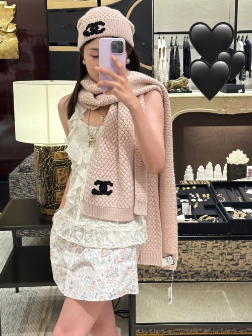 Chanel Cashmere Scarf with Logo—Soft, Warm, and Stylish Winter Essential 1 Chanel Cashmere Scarf with Logo—Soft, Warm, and Stylish Winter Essential