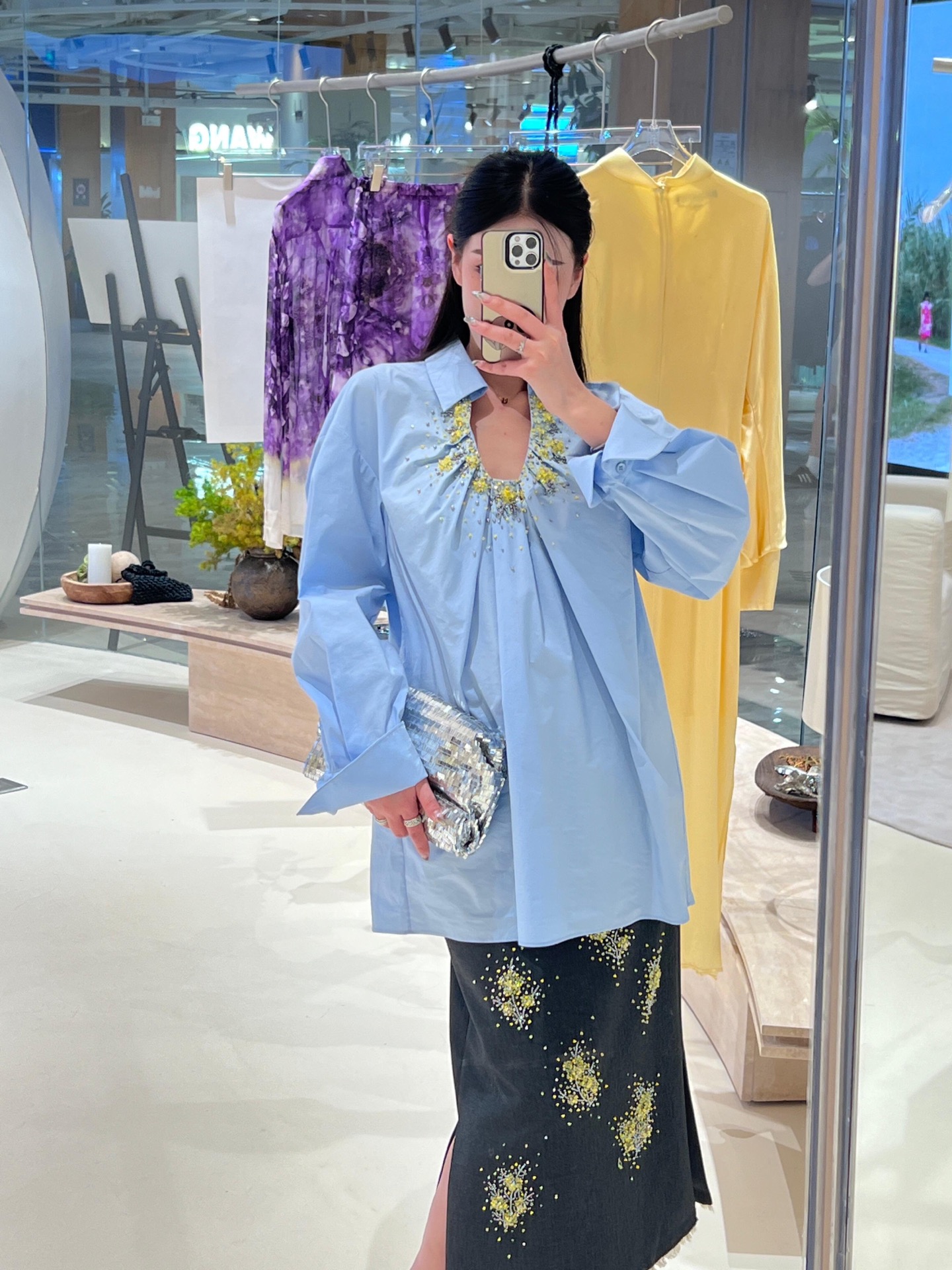 NO:460603,Chane*25B high-end handicraft workshop series new style pure handmade diamond-inlaid bead long-sleeved shirt丨Exclusive high-end production!  A shirt that is worth buying!  Grandma Xiang never disappoints people. She has all the quality workmanship. She provides customized pure cotton fabrics. She is skin-friendly and comfortable to wear with her body. She has diamond-inlaid beads, complex and gorgeous~ pure hand-made, exquisite and perfect, reflecting the high-end handicraft craft level, with absolutely full details, and a perfect girl on her upper body!  S/M/L, Chanel, Shirts, alexander wang19860909Chane*25B高级手工坊系列新款 纯手工镶钻钉珠长袖衬衫丨独家高版出品！非常值得入手的一款衬衫！香奶奶从来不让人失望,品质做工统统拿捏,客供定制纯棉面料,贴身穿很亲肤舒适,镶钻钉珠工艺,繁复华丽～纯手制作,精致完美,体现的更是高级的手工坊工艺水准,细节绝对满分,上身妥妥的香香女孩！现货发售S/M/L,,chanel,shirts,alexander wang,Women's clothing