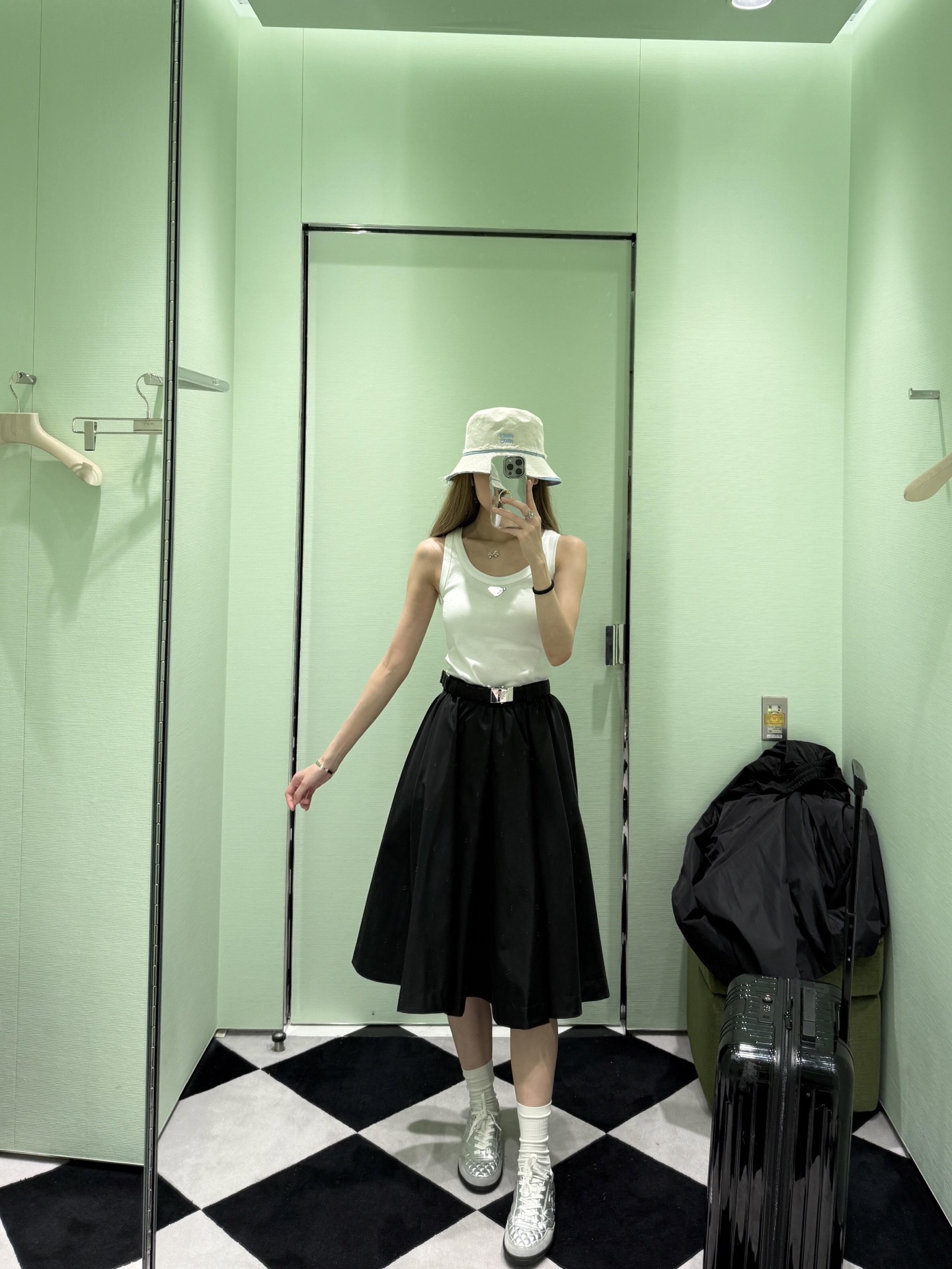 NO:466324,Prad* 25Fw early autumn new style Re-Nylon pleated belt skirt丨Exclusive yb development!  High-end production!  This Re-Nylon skirt combines feminine charm with the functional sports characteristics of recycled nylon in a mixed style, combining feminine charm with the functional sporty characteristics of recycled nylon, front and rear pleated design, and is decorated with the iconic enamel metal belt logo on sale in stock S/M/L, prada, skirts, alexander wang19860909Prad* 25Fw早秋新款 Re-Nylon褶皱腰带半身裙丨独家yb开发！高版出品！此款Re-Nylon半身裙采用混搭风格将女性魅力与再生尼龙的功能性运动特质相结合前后褶皱设计,饰有标志性的涂珐琅金属腰带徽标现货发售S/M/L,,prada,skirts,alexander wang,Women's clothing