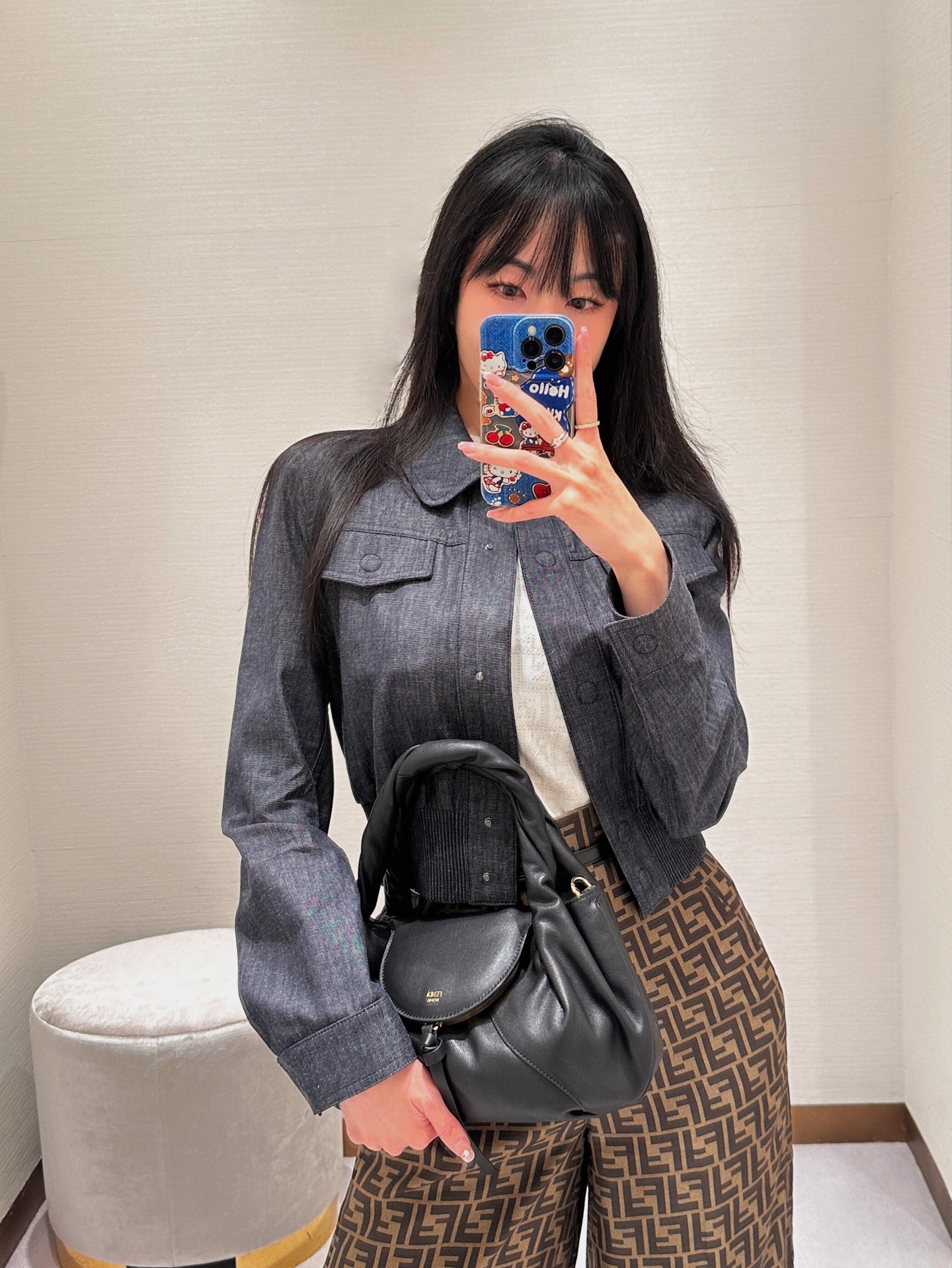 NO:468013,Fend* 25Fw early autumn new style, old-fashion style dark denim jacket | Exclusive high-end production!  The waist-tight waist craftsmanship, the classic lapel small short style is versatile and not picky, the upper body is casual, handsome, retro and modern, the perfect workmanship quality depends on the details, on-site S/M/L, fendi, jackets & coats, jackets & coats, alexander wang19860909Fend* 25Fw早秋新款 老钱风穿搭深色牛仔夹克外套丨独家高版出品！打揽束腰工艺,经典翻领小短款版型百搭不挑人,上身随性帅气复古又摩登,完美做工品质看细节,现货发售S/M/L,,fendi,jackets & coats,jackets & coats,alexander wang,Women's clothing