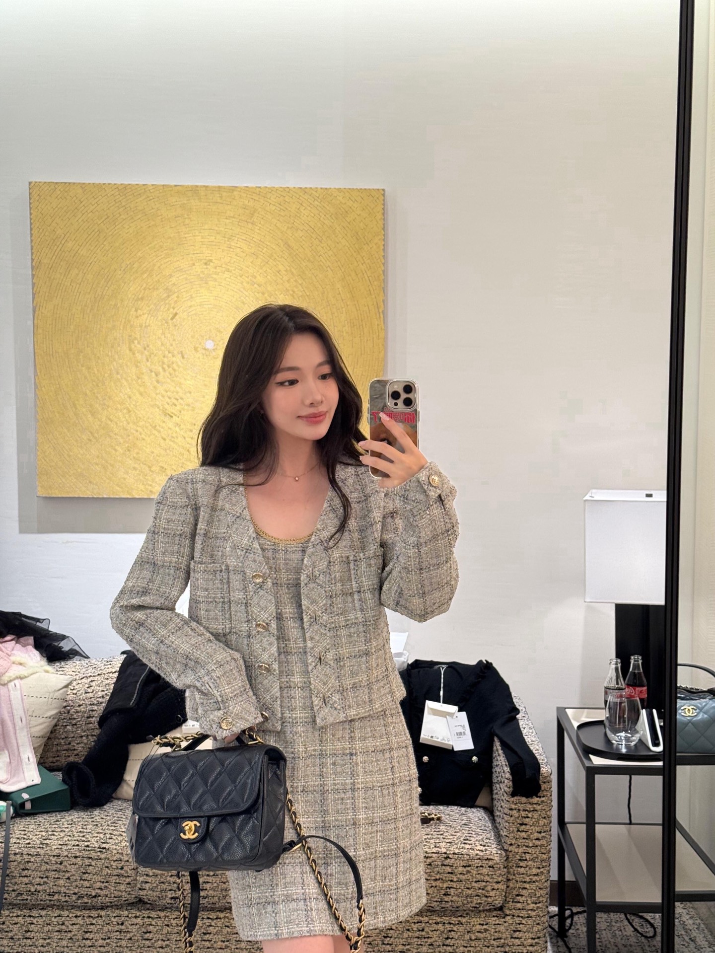 NO:469520,Chane* 25B high-end handicraft workshop series new style woven dress jacket | Exclusive yb development!  High-end production!  Imported woolen wool rough material, obvious texture, excellent texture, thick striped woolen fabric creates a small fragrance style. Short double pocket collar with woven edge-banded heavy metal buttons. The details of the cuffs are echoing, showing luxury and elegance. The plaid arrangement is elegant and charming, highlighting the taste of the famous. The first choice for fashionable outfits in autumn and winter. S/M/L, chanel, jackets & coats, alexander wang19860909Chane* 25B高级手工坊系列新款 编织洋装外套丨独家yb开发！高版出品！进口羊毛呢粗纺材质 肌理明显 质感上乘 粗花条纹毛呢面料打造小香风典范 短款双口袋领口前襟编织捆边重工金属纽扣 袖口捆边细节呼应 尽显奢华又不失雅致 格纹排列感编织优雅迷人 突出名媛品味 秋冬时髦精穿搭首选 现货发售S/M/L,,chanel,jackets & coats,alexander wang,Women's clothing