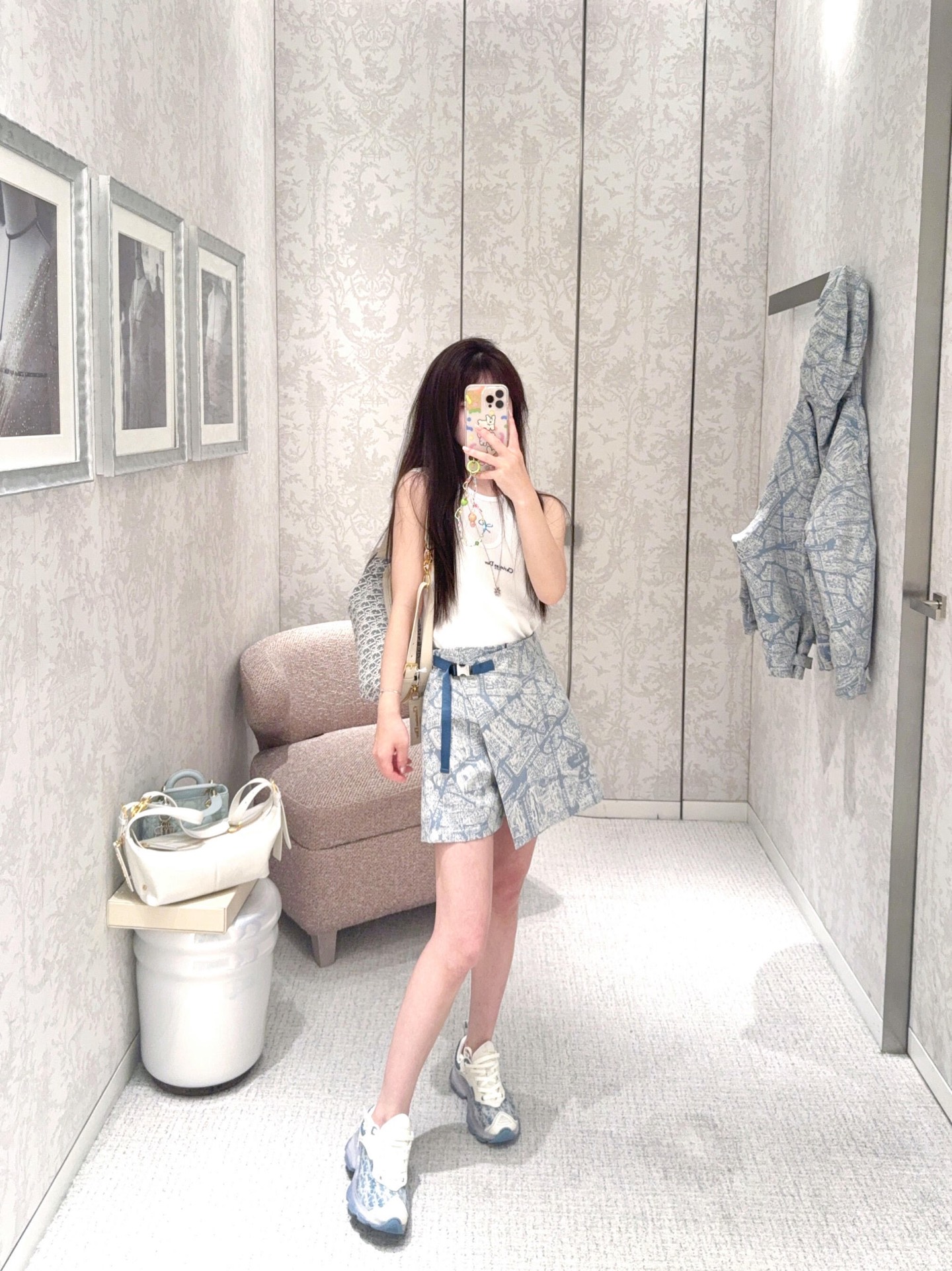 NO:469559,Dio* 25Fw early autumn new style, classic elastic waist-padded skirt | Exclusive high-end production!  Gray-blue Paris Montaigne series patterned taffeta jacquard fabric, the classic skirt style is versatile and fashionable and high-end!  A must-have artifact for wardrobe!  The 3D three-dimensional tailoring makes the upper body look slim, and it is highly recommended to keep it yourself!  Workmanship quality depends on the details. S/M/L is available in stock, dior, skirts, alexander wang19860909Dio* 25Fw早秋新款 经典松紧腰搭片裤裙丨独家高版出品！灰蓝色巴黎蒙田大道系列图案塔夫绸提花面料,经典半裙版型百搭时髦又高级！衣橱必备神器！3D立体剪裁上身巨显瘦,强烈推荐自留款！做工品质看细节.现货发售S/M/L,,dior,skirts,alexander wang,Women's clothing