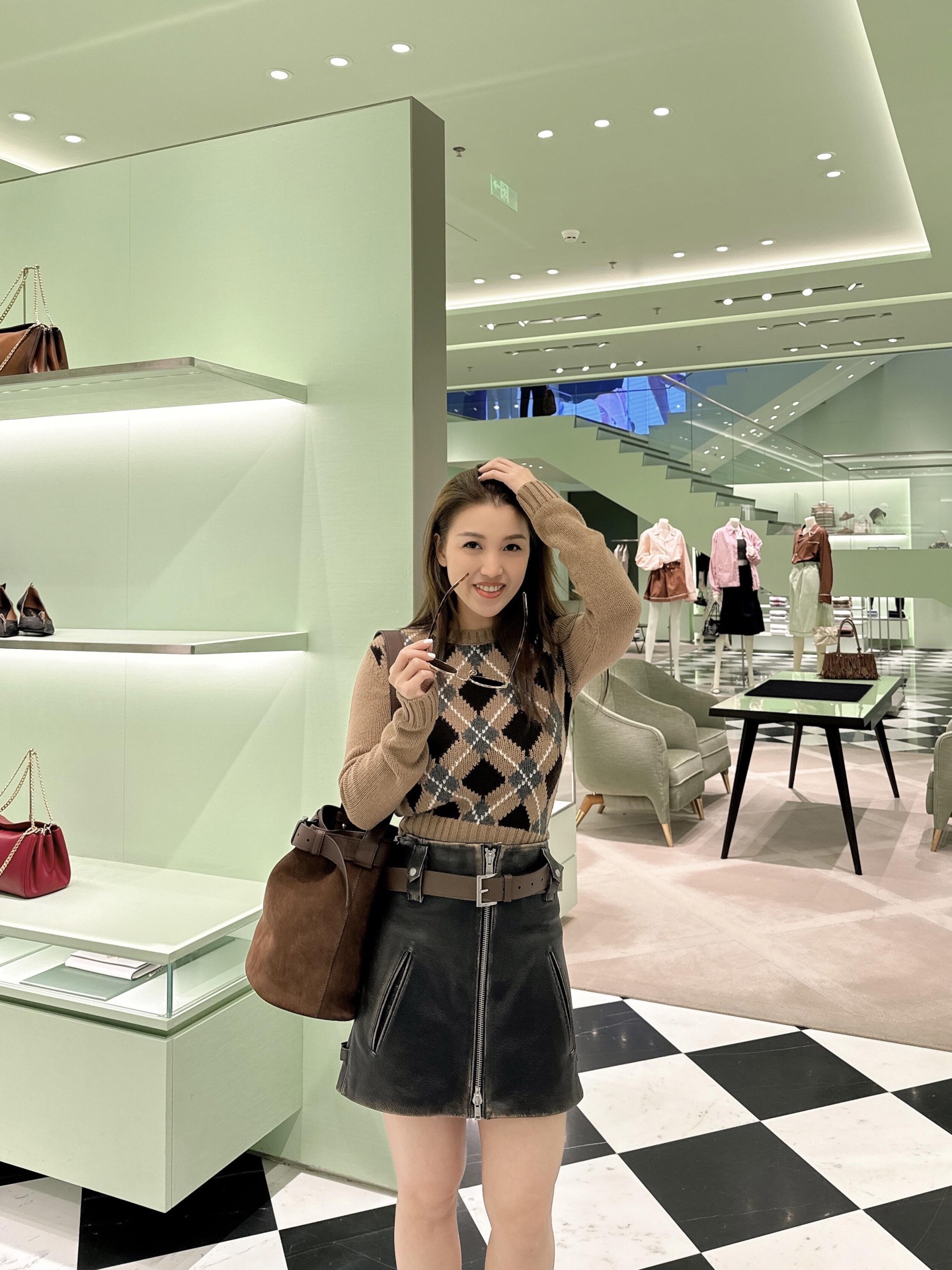 NO:471181,Prad* 25Fw early autumn new style color-blocked diamond-hanging hair logo sweater丨Exclusive yb development!  High-end production!  I'll identify my coloring system!  The cashmere yarn is soft and glutinous!  The texture is invincible!  A fashionable girl with age-reducing temperament must be included!  Fashionable personality!  High-end tuning with elegant and lazy style. The style is versatile and not picky. S/M/L, prada, alexander wang is available in stock19860909Prad* 25Fw早秋新款 拼色菱格挂毛logo针织衫丨独家yb开发！高版出品！认准我家定染色系！山羊绒纱线软软糯糯！质感无敌赞！减龄少女气质时髦精必入！个性时髦！高级的调调优雅慵懒随性风.版型百搭不挑人.现货发售S/M/L,,prada,alexander wang,Women's clothing