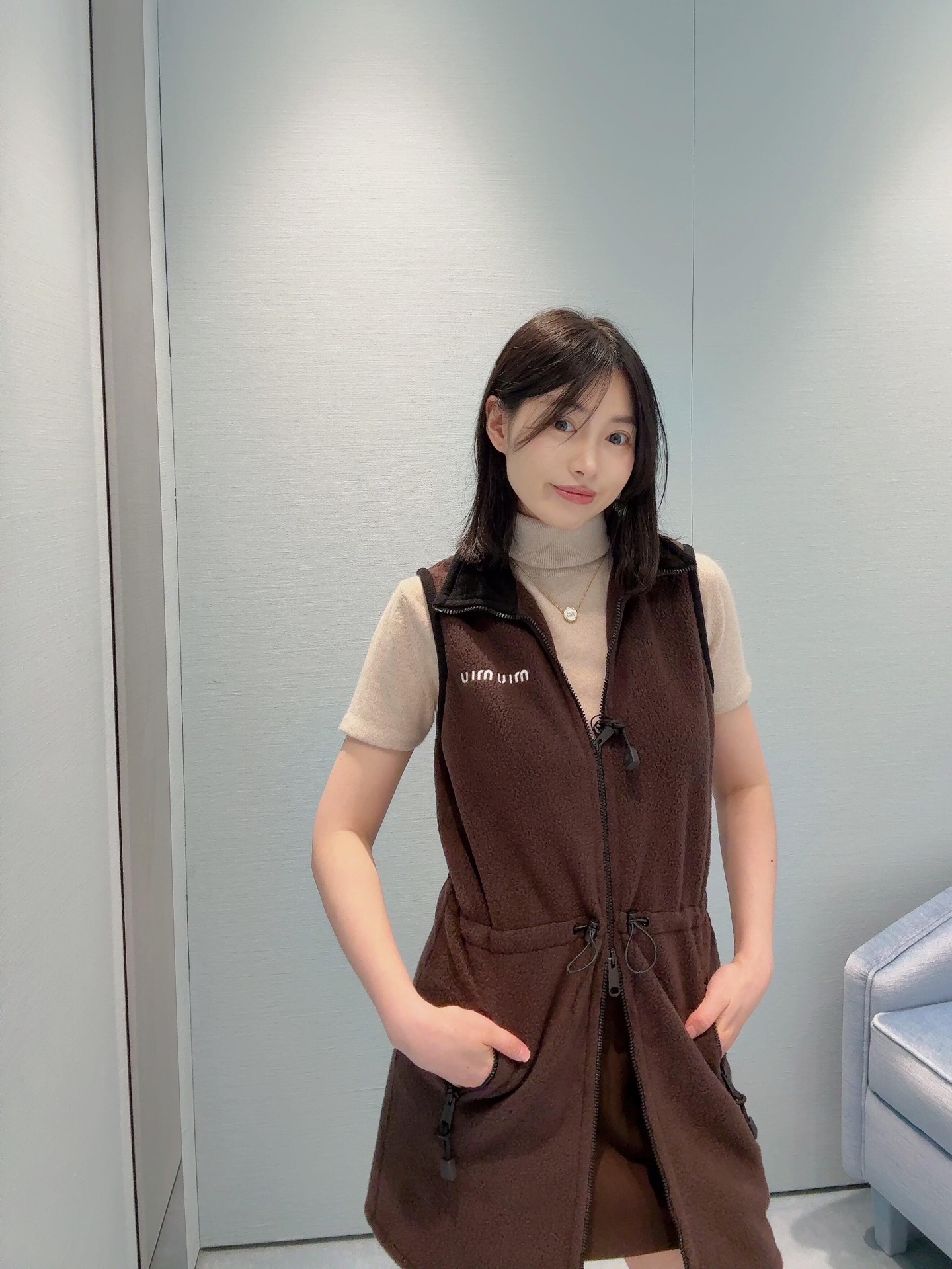 NO:472120,Miumi* 25Fw early autumn new style ebony fleece zipper dress | Exclusive yb development!  High-end production!  True original custom fleece!  So the goods you see outside are soft, the clothes are generous without three-dimensional and textured!  Let’s take a look at the texture of the mold opening hardware!  There is really no comparison!  Original method!  Front zipper closure, embroidered logo, original flavor!  You can buy it for comparison!  S/M/L, miumiu, skirts, alexander wang19860909Miumi* 25Fw早秋新款 乌木色摇粒绒拉链连衣裙丨独家yb开发！高版出品！真正原版定做的摇粒绒！所以你们看见的外面那些货都是软趴趴的,衣服豪无立体感,豪无质感可言！再看看开模五金的质感！真的没有可比性！原版做法！正面拉链开合,刺绣徽标,原滋原味！可以随便买了对比 ！ 现货发售S/M/L,,miumiu,skirts,alexander wang,Women's clothing