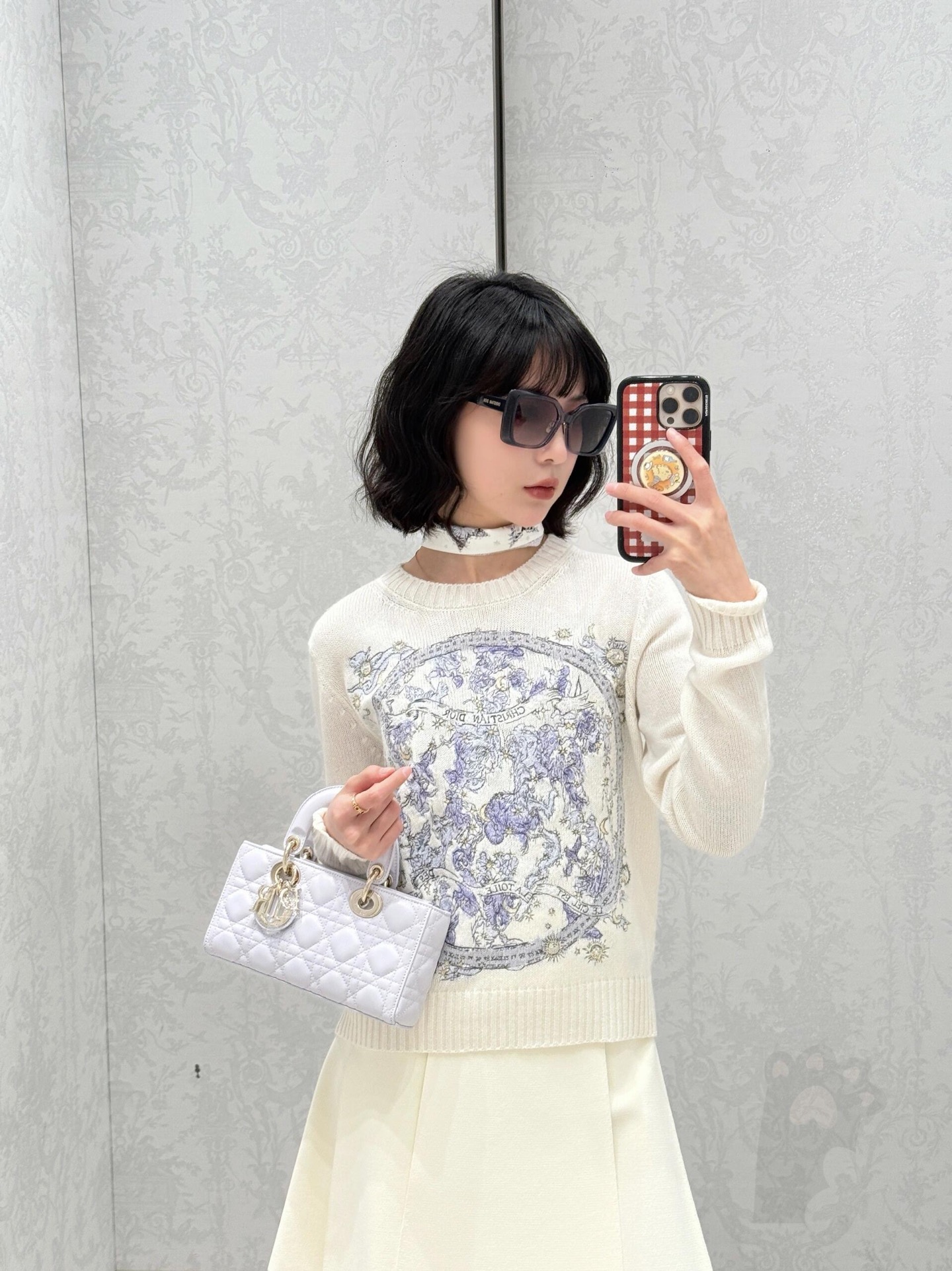 NO:474186,Dio* 25Fw autumn and winter new style, flower lucky star compass pattern embroidered cashmere sweater丨Exclusive yb development!  High-end production!  The quality of imported cashmere yarn is excellent!  Swiss machine full-frame heavy industry multi-color positioning embroidery craft flower series is super beautiful. White, rich and beautiful must be included!  Luxury high-end items, classic versatile style, elegant and age-reducing girlish style. They look good with gauze skirts and jeans. S/M/L, dior, skirts, jeans, sweaters, alexander wang19860909Dio* 25Fw秋冬新款 花卉幸运星罗盘图案刺绣山羊绒毛衣丨独家yb开发！高版出品！进口山羊绒纱线质量超赞！瑞士机满幅重工多色定位刺绣工艺花系列超美.白富美必入！奢华高级单品,经典百搭版型气质优雅减龄少女风.搭配纱裙牛仔裤都好看.现货发售S/M/L,,dior,skirts,jeans,sweaters,alexander wang,Women's clothing