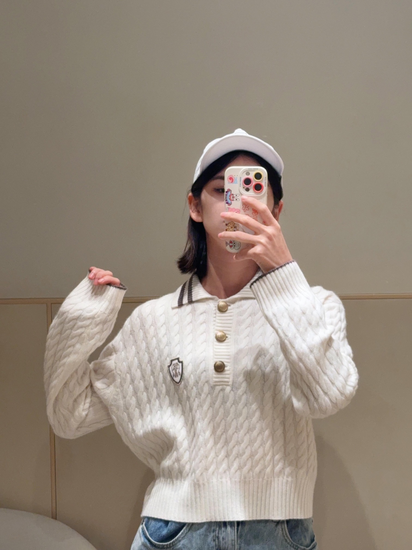 NO:475497,Brunello Cucin*lli 25FW autumn and winter new style, super age-reducing logo decorative cashmere knitted polo shirt丨Exclusive high-end production!  The enduring simple basic design easily creates an urban fashion style. Retro three-dimensional twisted weaving method - soul enhances retro aesthetics. The three-dimensional and stylish piece is arranged in an orderly twisted design, adding a sense of design and a high sense at a glance. It is a combination of aesthetics and craftsmanship, and the upper body is stylish and slimmer. S/M/L is available in stock, brunello cucinelli, alexander wang19860909Brunello Cucin*lli 25FW秋冬新款 超减龄的徽标装饰羊绒针织马球衫丨独家高版出品！经久不衰的简约基础设计,轻松打造都市时尚风采.复古立体绞花织法—灵魂提升复古美学.立体有型的片铺有序的绞花设计,增添设计感同时高极感一目了然,是审美与工艺的莞美结合,上身有型更显瘦.现货发售S/M/L,,brunello cucinelli,alexander wang,Women's clothing