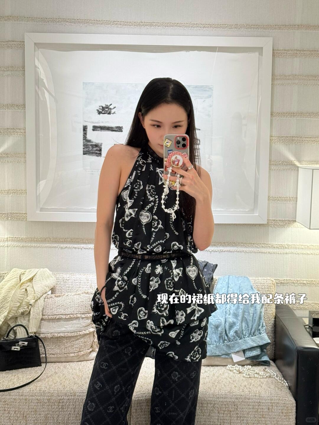 NO:477252,Chane* 25B high-end handicraft new style silk halter dress丨Exclusive yb development!  High-end production!  A dress worth buying. Recommended for everyone to wear, with a halter-neck and backless design. Custom silk satin print, easy to handle every day, double-layer cake skirt, very fairy-like. Custom lace embroidered straps, lace is also added to the waist. The perspective feeling is more sexy. The characteristics of silk are moisture-absorbing, breathable, skin-friendly and soft, suitable for summer close-fitting and comfortable and breathable, so cool. S/M/L, chanel, skirts, real silk, alexander wang19860909Chane* 25B高级手工坊新款 真丝挂脖连衣裙丨独家yb开发！高版出品！一款值得入的一款连衣裙 推荐大家入,挂脖露背设计.定制真丝缎印花,日常穿着好打理,双层蛋糕裙摆,特别仙气♀ 定制蕾丝刺绣绑带,腰间同样加入了蕾丝,透视感更加性感真丝的特性吸湿、透气,亲肤柔软,适合夏季贴身穿着舒适透气,太冰爽了.现货发售 S/M/L,,chanel,skirts,real silk,alexander wang,Women's clothing