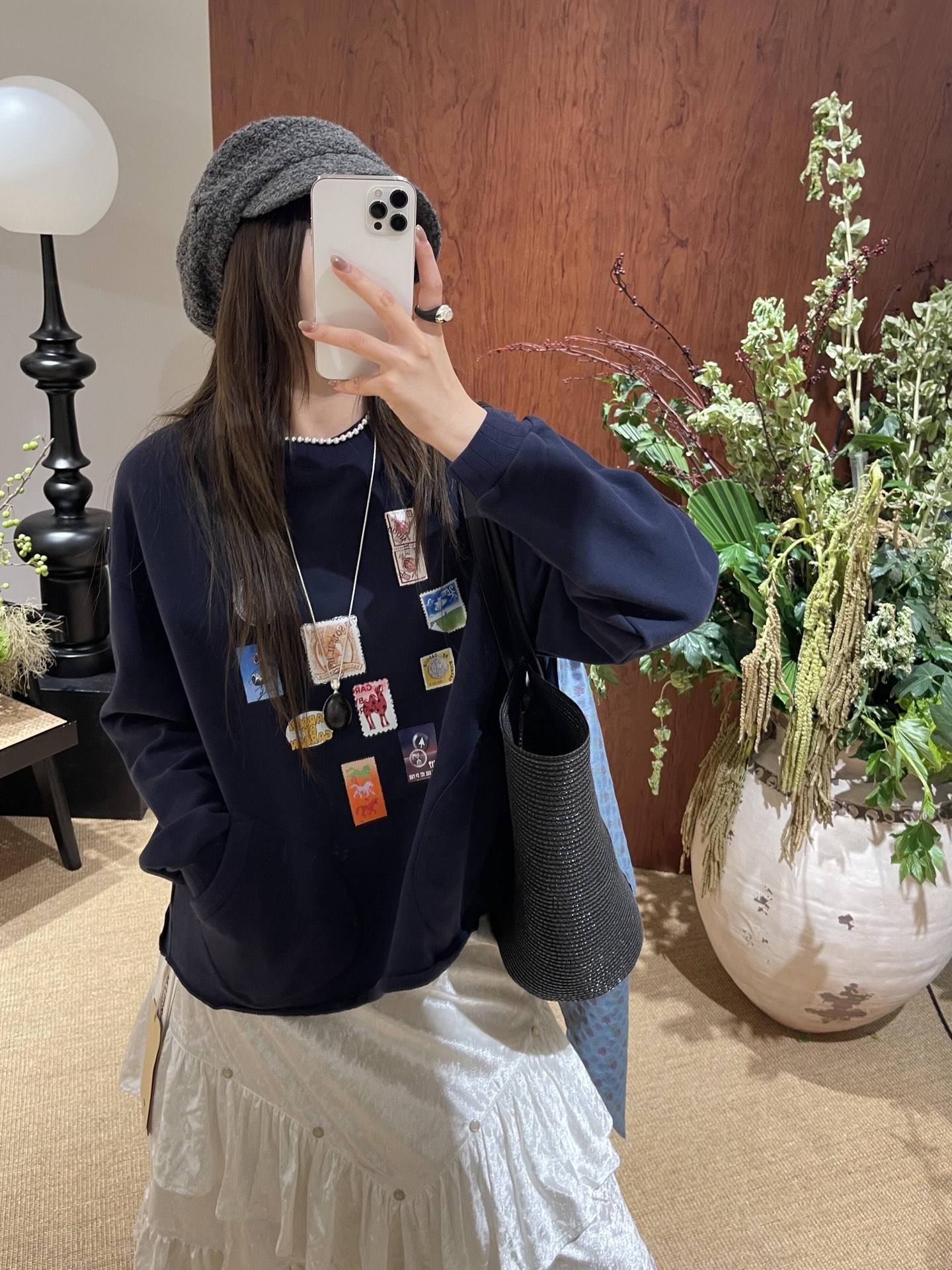 NO:477241,garon 25Fw early autumn new style fun stamp printed cotton-touch pocket sweatshirt | Exclusive high-end production!  Handmade image printing, unique ingenuity, each pattern represents a story~ cotton fabric, soft and skin-friendly, comfortable and comfortable to wear, loose A-shaped style, very friendly to all kinds of figures!  Paired with pants, the skirts look very good~ S/M/L on sale in stock, hoodie, sweatshirts, skirts, alexander wang19860909garon 25Fw早秋新款 趣味邮票印花棉感口袋卫衣丨独家高版出品！手工图像印花 独具匠心 每一个图案 都代表一个故事～棉质面料 柔软亲肤 穿着舒适自在 宽松A字版型 对各种身材都很友好！搭配裤装 裙装都很好看～现货发售S/M/L,,hoodie,sweatshirts,skirts,alexander wang,Women's clothing