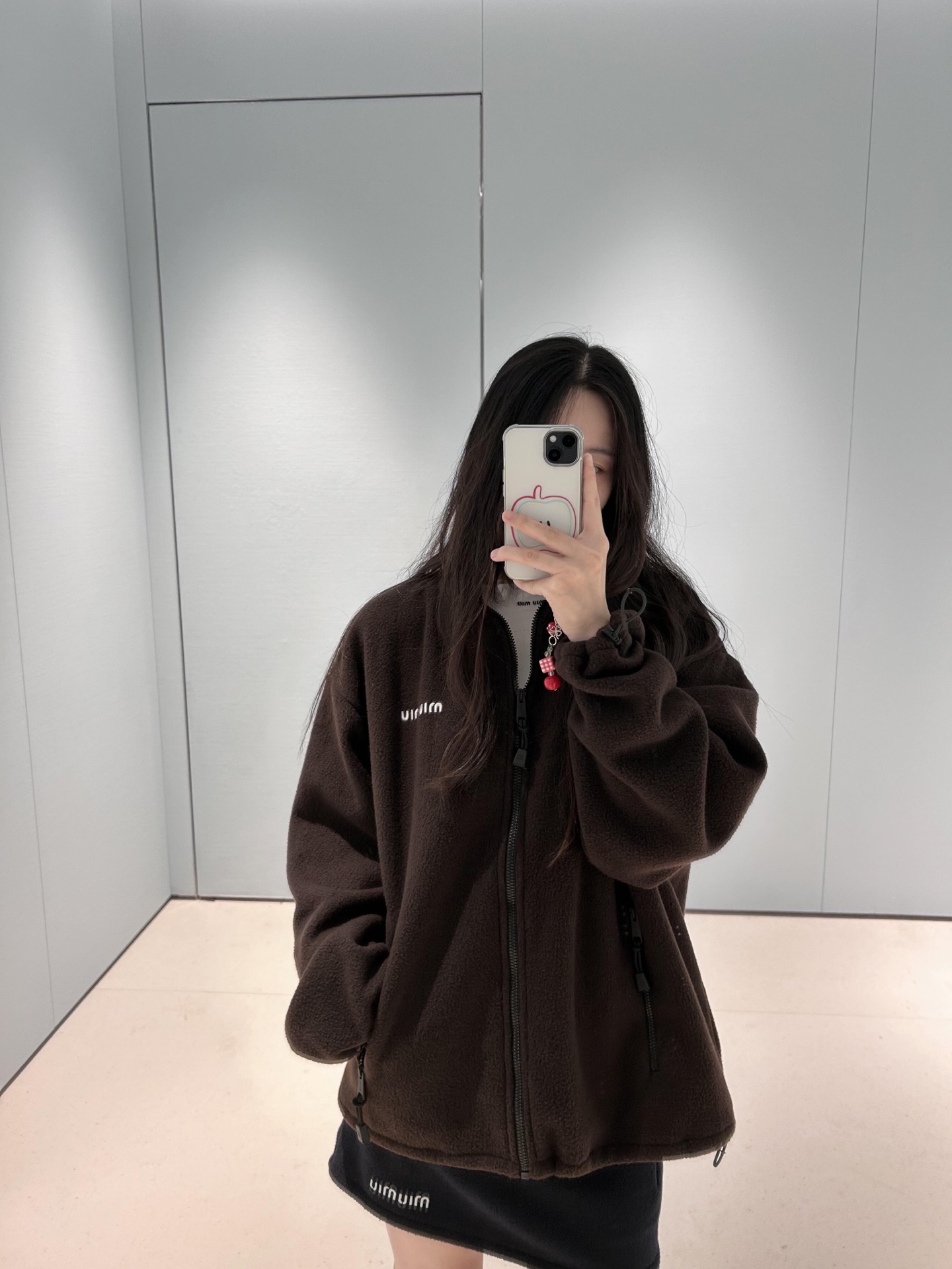 NO:478821,Miumi* 24Fw early autumn new model, micro-label fleece zipper stand-up collar sweater jacket丨Exclusive yb development!  High-end production!  True original custom fleece!  So the goods you see outside are soft, the clothes are generous without three-dimensional and textured!  Let’s take a look at the texture of the mold opening hardware!  There is really no comparison!  Original method!  Front zipper closure, embroidered logo, original flavor!  You can buy it for comparison!  S/M/L, miumiu, hoodie, sweatshirts, jackets & coats, alexander wang19860909Miumi* 24Fw早秋新款 微标摇粒绒拉链立领卫衣外套丨独家yb开发！高版出品！真正原版定做的摇粒绒！所以你们看见的外面那些货都是软趴趴的,衣服豪无立体感,豪无质感可言！再看看开模五金的质感！真的没有可比性！原版做法！正面拉链开合,刺绣徽标,原滋原味！可以随便买了对比 ！ 现货发售S/M/L,,miumiu,hoodie,sweatshirts,jackets & coats,alexander wang,Women's clothing