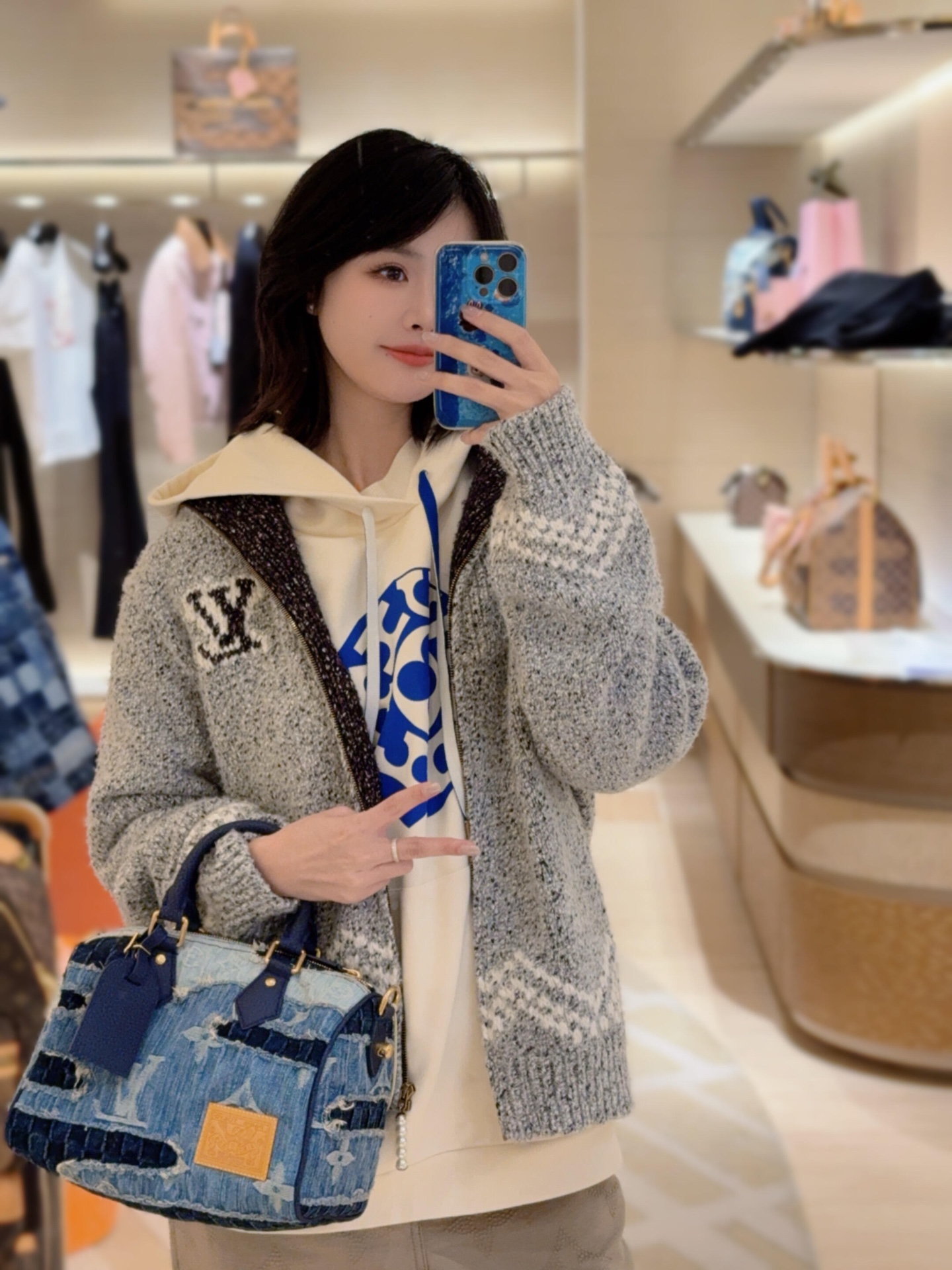 NO:480268,Louis Vuitt*n 25Fw early autumn new model Nigo co-branded Monogram jacquard heavy industry zipper jacket | Exclusive yb development!  High-end production!  Heavy Industry Positioning Three-dimensional Contrast Color Inlay Technology runs through the fashionable and high-end feeling!  Premium color matching, sporty style for men and women!  The classic wide version is fashionable and high-end!  A rich and beautiful woman must come in!  Don’t pick on people and make you look slim!  Highly recommended single items. S/M/L, louis vuitton, jackets & coats, alexander wang19860909Louis Vuitt*n 25Fw早秋新款 Nigo联名Monogram花提花重工拉链外套丨独家yb开发！高版出品！重工定位立体撞色嵌花工艺贯穿时髦高级感！高级配色 运动气息男女同款！经典宽版版型时髦又高级！白富美必入！不挑人上身巨显瘦！强烈推荐单品.现货发售S/M/L,,louis vuitton,jackets & coats,alexander wang,Women's clothing