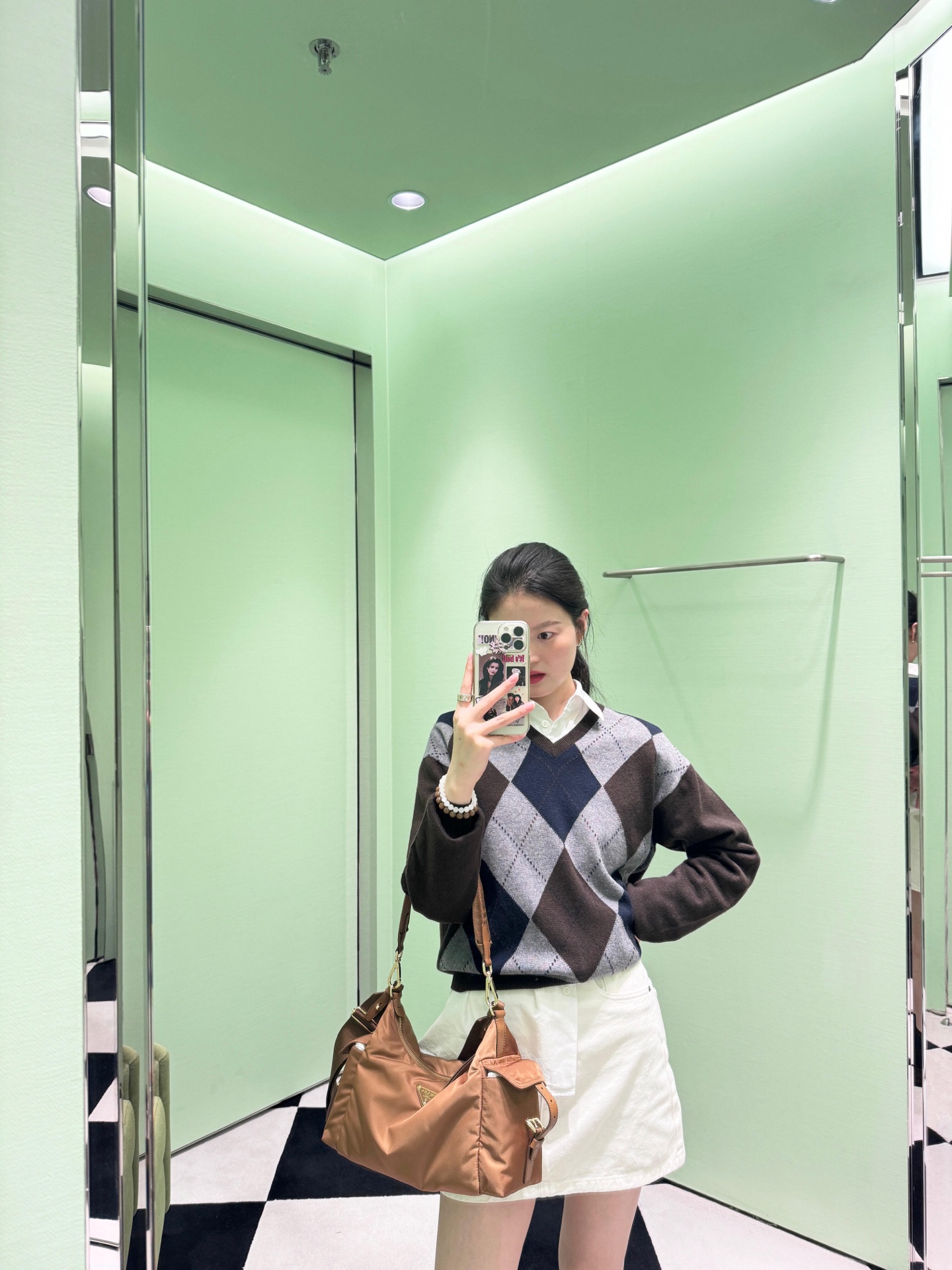 NO:480314,Prad* 25fw early autumn new style contrasting diamond design cashmere long-sleeved top丨Exclusive yb development!  High-end production!  Same style on the show!  White and rich beauty must be used as a stacking artifact ~ Heavy craftsmanship and full positioning design for hanging wool hooks and flowers. Imported cashmere yarn!  Can be worn alone or layered!  French court style and temperament are sweet or salty, and are essential high-end products for celebrities, white and rich and beautiful women!  The upper body looks huge and slim. Perfect workmanship quality depends on the details. S/M/L is available in stock, prada, alexander wang19860909Prad* 25fw早秋新款 撞色菱格设计羊绒长袖上衣丨独家yb开发！高版出品！秀场同款！白富美必入叠搭神器～重工艺全定位挂毛勾花菱格设计.进口山羊绒纱线！可单穿可叠搭！法式宫廷风气质可甜可盐名媛白富美必备高级单品！版型上身巨显瘦.完美做工品质看细节.现货发售S/M/L,,prada,alexander wang,Women's clothing