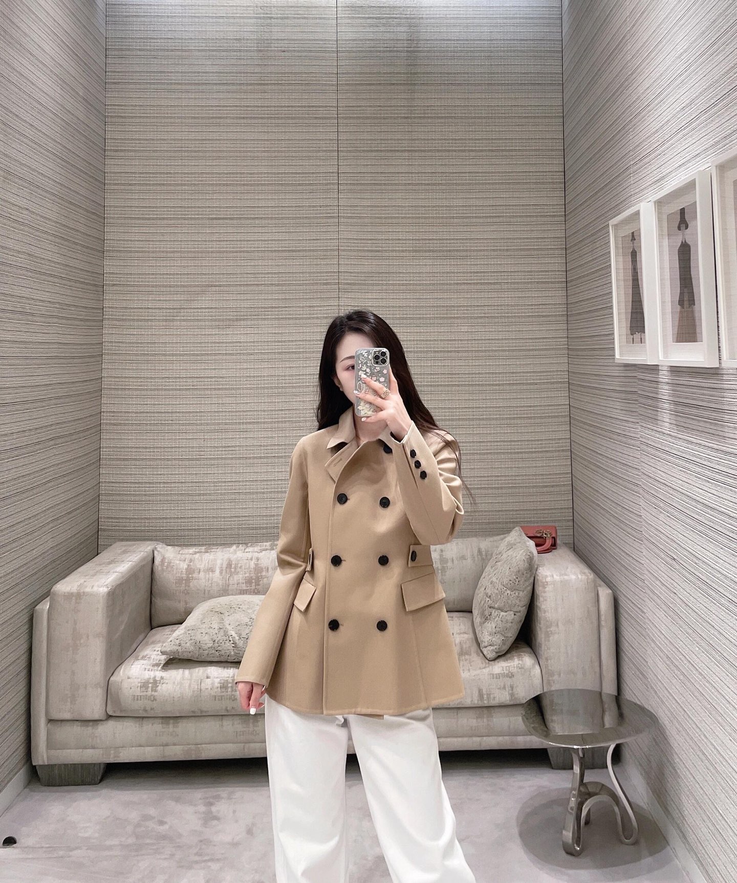 NO:486722,Dio* 25FW early autumn new style, double-breasted blazer丨Exclusive high-end product!  Classic khaki color, double-breasted design, adding a retro elegance. The lapel style is neat and elegant, and the body is well cut, which well embellishes the figure. It is matched with a simple white bottom, and the overall shape is simple and fashionable. Whether it is daily going out or working commuting, it can be easily controlled, showing its ability and elegant temperament. S/M/L, dior, jackets & coats, business suit, alexander wang19860909Dio* 25FW早秋新款 双排扣西装外套丨独家高版出品！经典卡其色,采用双排扣设计,增添复古优雅感.翻领款式利落大方,衣身剪裁得体,很好地修饰身形.搭配简约白色下装,整体造型简约又不失时尚感,无论是日常出街还是职场通勤,都能轻松驾驭,尽显干练与优雅气质.现货发售S/M/L,,dior,jackets & coats,business suit,alexander wang,Women's clothing