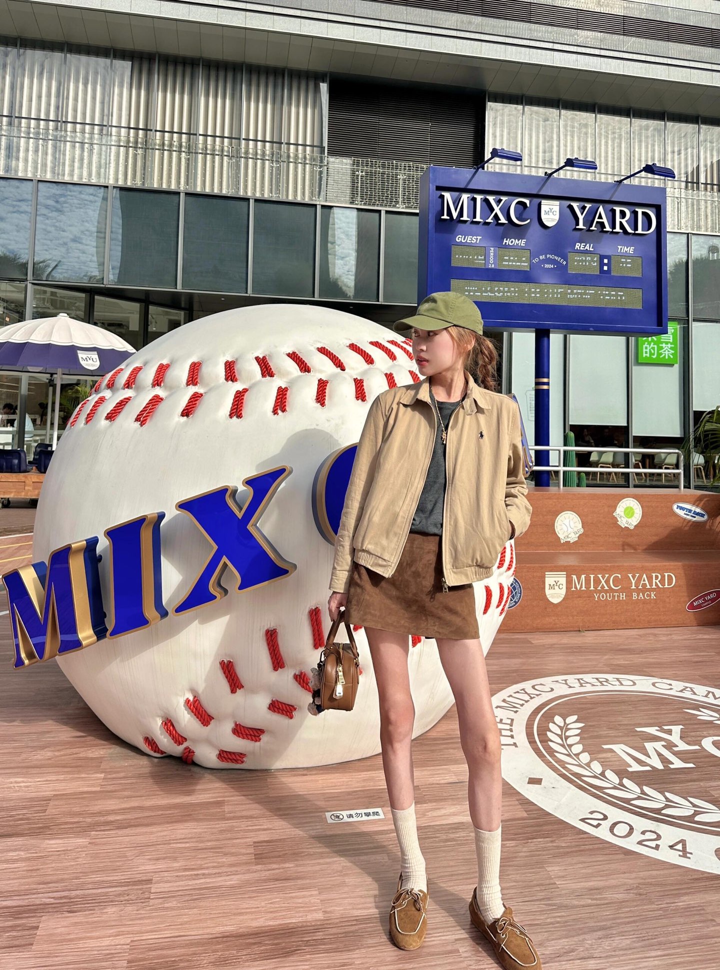 NO:489243,Ralph Laur*n 25Fw autumn and winter new style, classic pony embroidered lapel jacket jacket丨Exclusive high-end production!  This jacket is simple and stylish, with a versatile and versatile color tone. The lapel design is neat and elegant, the zipper is easy to put on and off, the exquisite pony logo on the chest increases brand recognition, and the pockets on both sides are practical and beautiful. Whether it is daily going out or commuting, it can easily create a casual and stylish outfit style. S/M/L, loro piano, jackets & coats, jackets & coats, alexander wang19860909Ralph Laur*n 25Fw秋冬新款 经典款小马刺绣翻领夹克外套丨独家高版出品！这款夹克简约又有型,浅卡其色调百搭不挑人.翻领设计利落大方,拉链开合方便穿脱,胸前精致小马标增添品牌辨识度,两侧口袋实用又美观,无论是日常出街还是通勤,都能轻松打造出休闲又不失格调的穿搭风格.现货发售S/M/L,,loro piana,jackets & coats,jackets & coats,alexander wang,Women's clothing