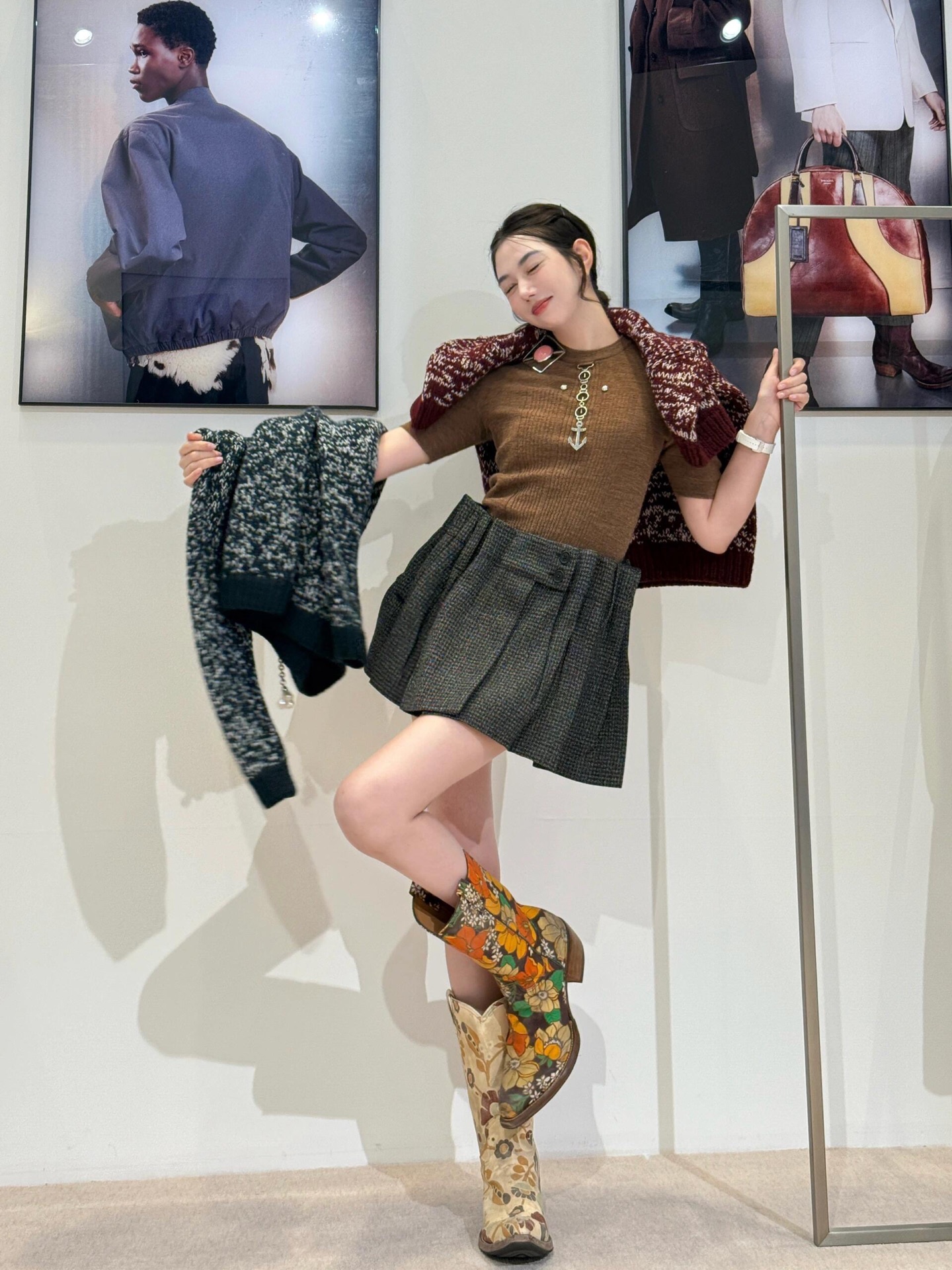 Prada Plaid Wool Mini Skirt: Retro Elegance, High-Waisted A-Line Silhouette 10 i1757745924574 419 0 8