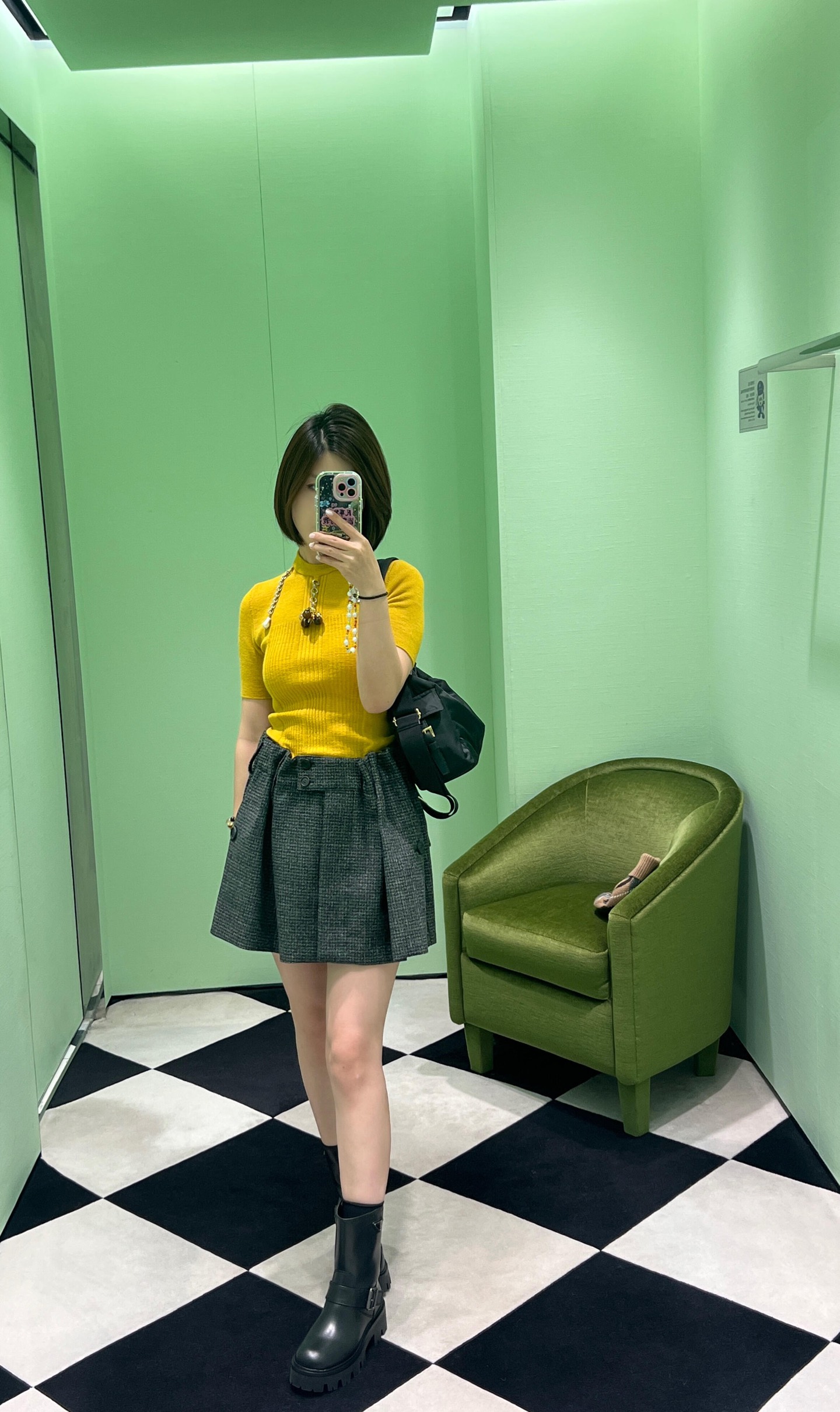 Prada Plaid Wool Mini Skirt: Retro Elegance, High-Waisted A-Line Silhouette 4 i1757745925516 197 0 2