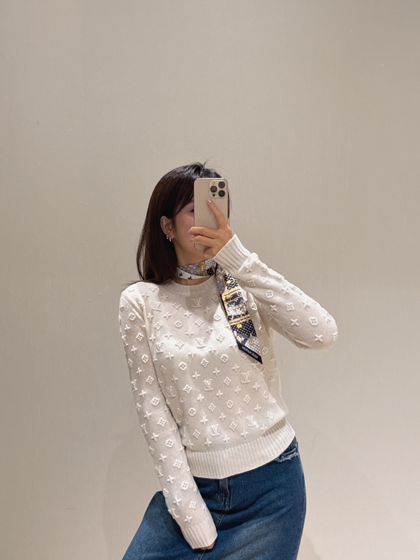 Louis Vuitton 3D Embossed Logo Cashmere Sweater - Early Autumn Collection 3 i1757748908832 4412 0 1