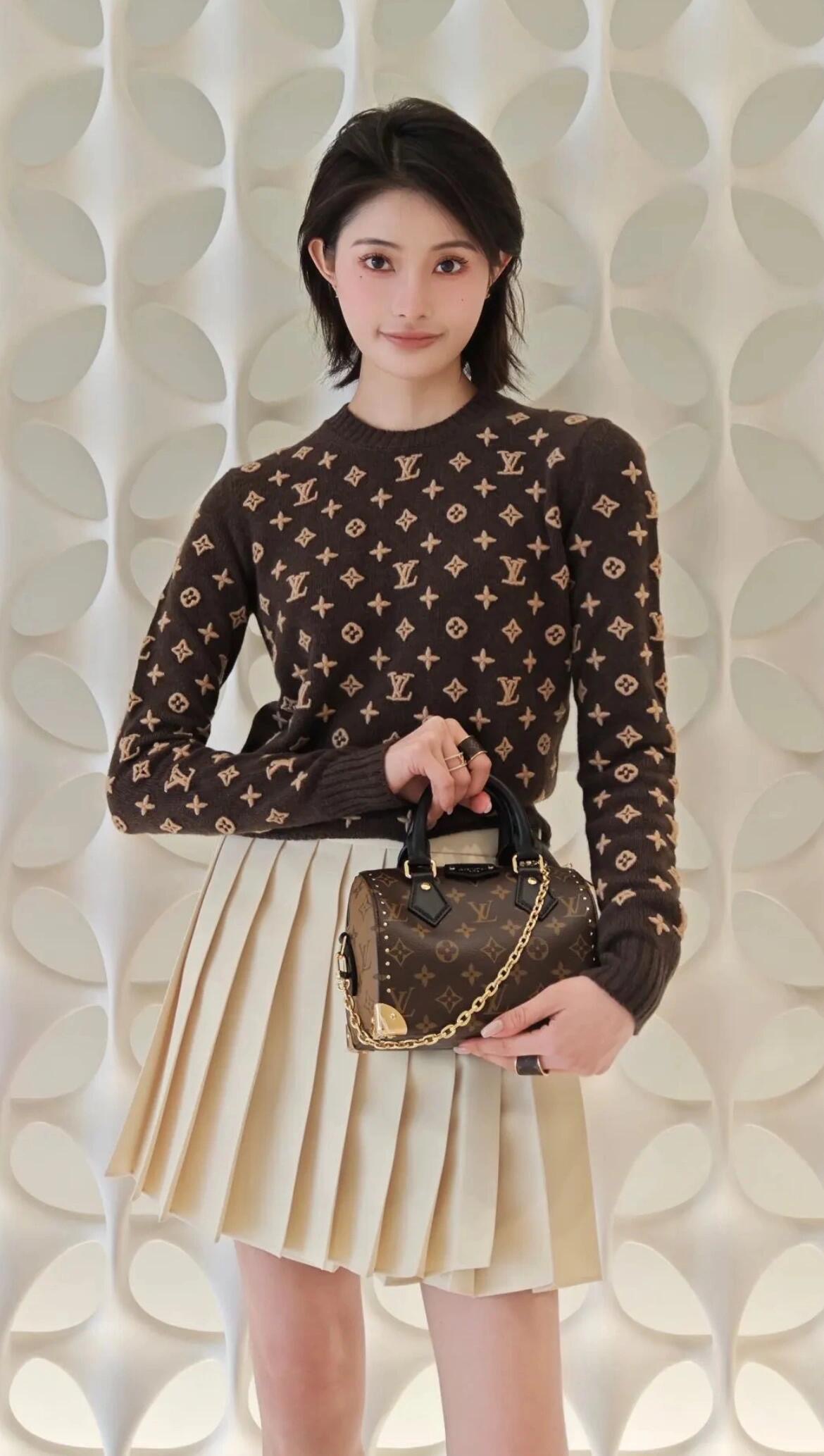 Louis Vuitton 3D Embossed Logo Cashmere Sweater - Early Autumn Collection 4 i1757748946238 120 0 1