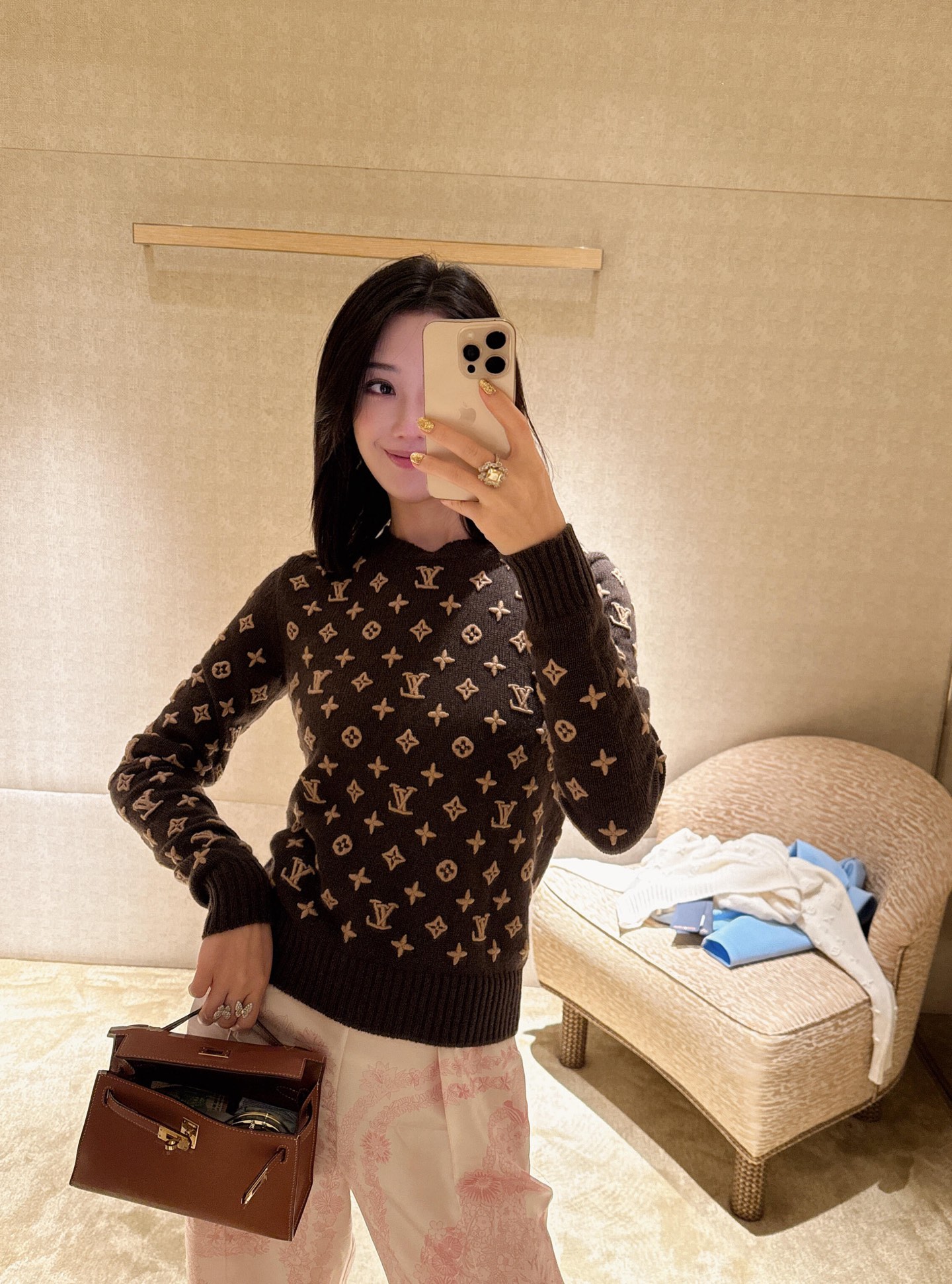 Louis Vuitton 3D Embossed Logo Cashmere Sweater - Early Autumn Collection 2 i1757748946685 206 0 8