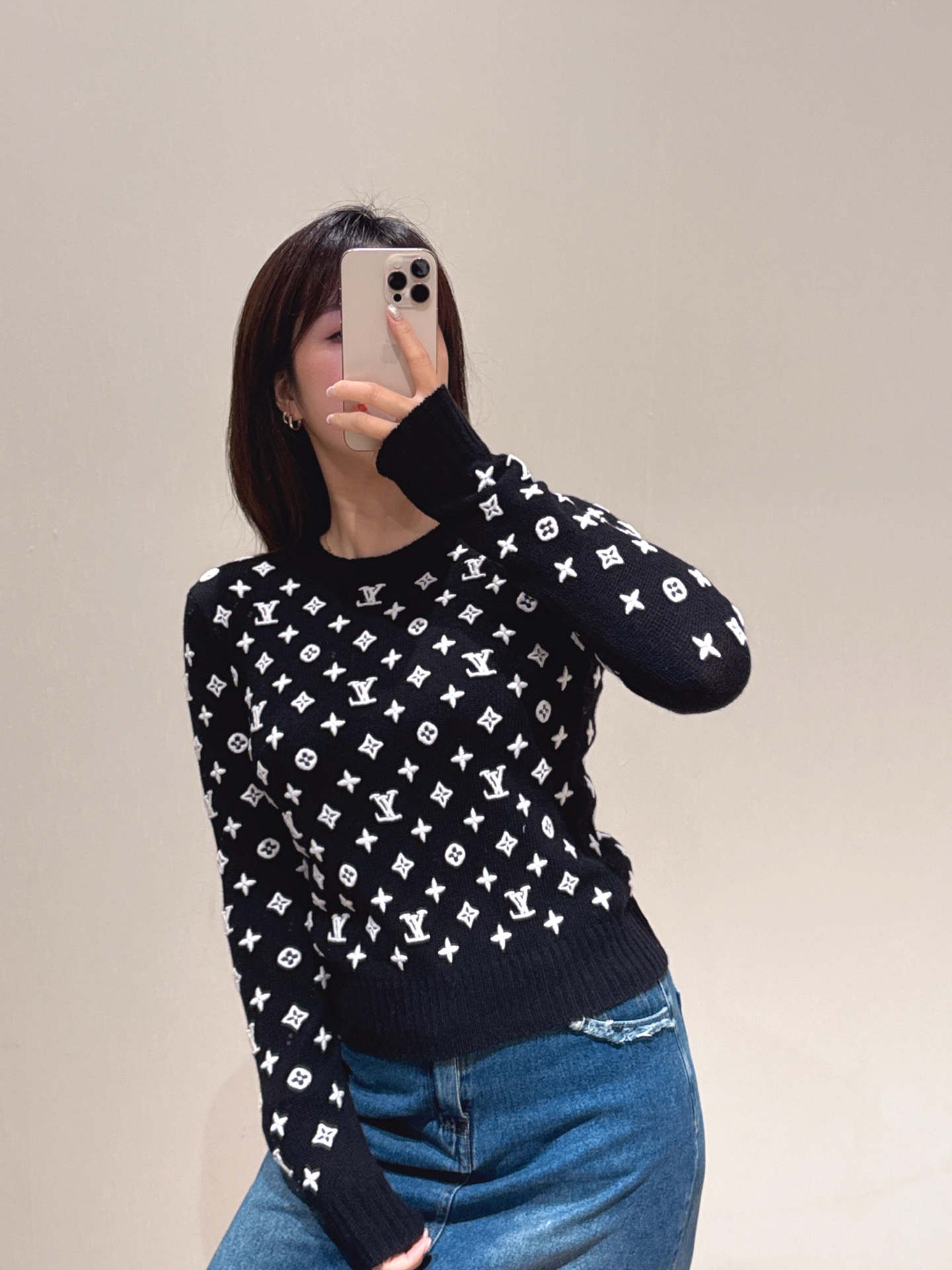 Louis Vuitton 3D Embossed Logo Cashmere Sweater - Early Autumn Collection 7 i1757748979263 9414 0 5