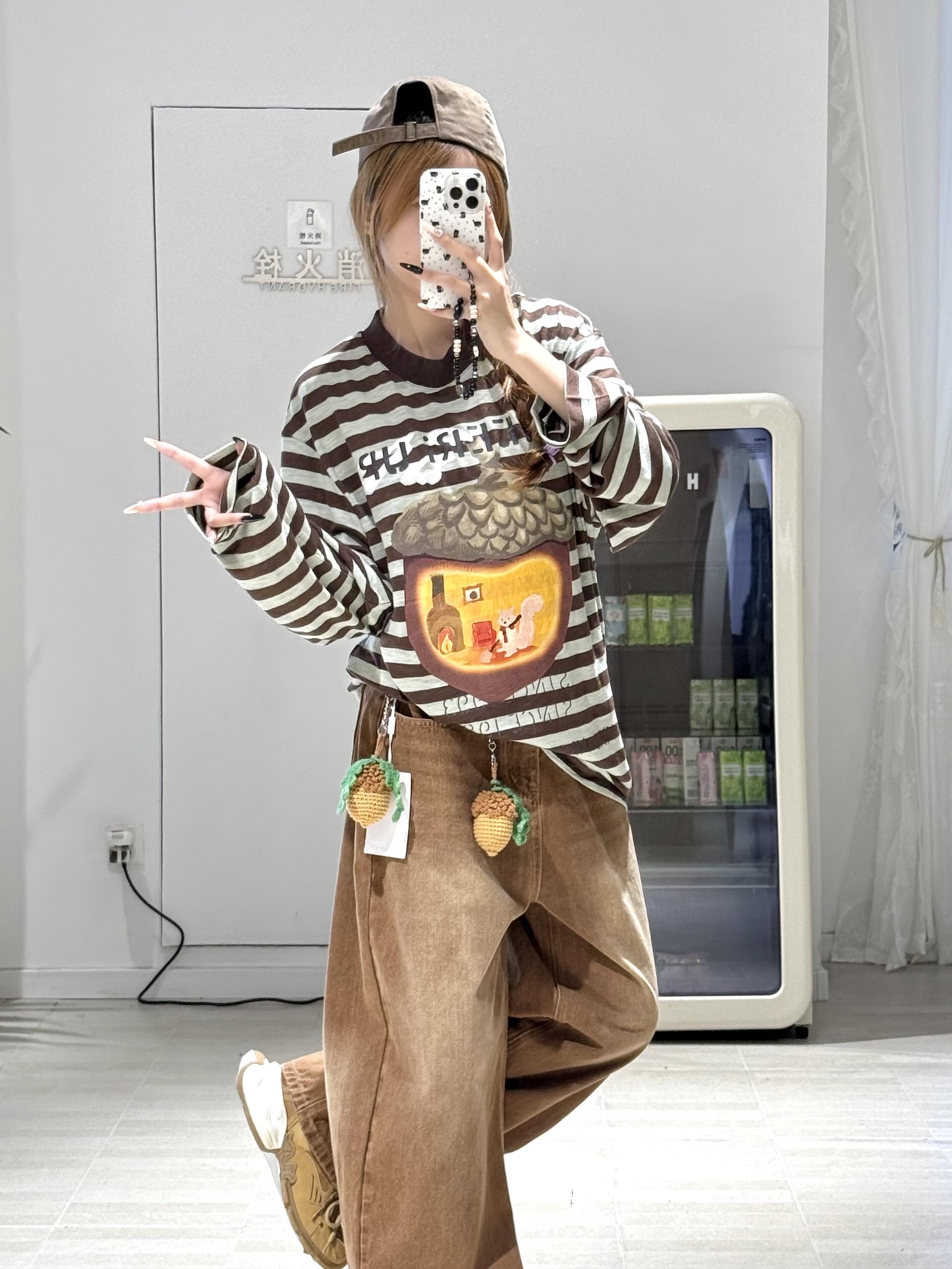 NO:501440,CHEERi UP*25Fw early autumn new style Squirrel's acorn house loose striped long-sleeved T-shirt丨Exclusive high-end production!  Striped design is classic and versatile. There is a cute acorn cottage pattern on the chest, as if it is hidden in a healing world, instantly illuminating the outfit. The loose style is super comfortable. Whether it is paired with casual pants to create a casual street style or a lace skirt to go on the sweet girl route, it is very exciting, easily injecting vitality into you and making your daily outfit full of fun and vitality~SML on sale in stock, skirts, tees, t-shirt, alexander wang19860909CHEERi UP*25Fw早秋新款 松鼠的橡果屋宽松条纹长袖T恤丨独家高版出品！条纹设计经典又百搭.胸前有可爱的橡果小屋图案,仿佛藏着治愈小世界,瞬间点亮穿搭.宽松版型超舒适,不管是搭配休闲裤打造随性街头风,还是配蕾丝裙走甜妹路线,都很出彩,轻松为你注入活力,让日常穿搭充满趣味与元气～现货发售SML,,skirts,tees，t-shirt,alexander wang,Women's clothing