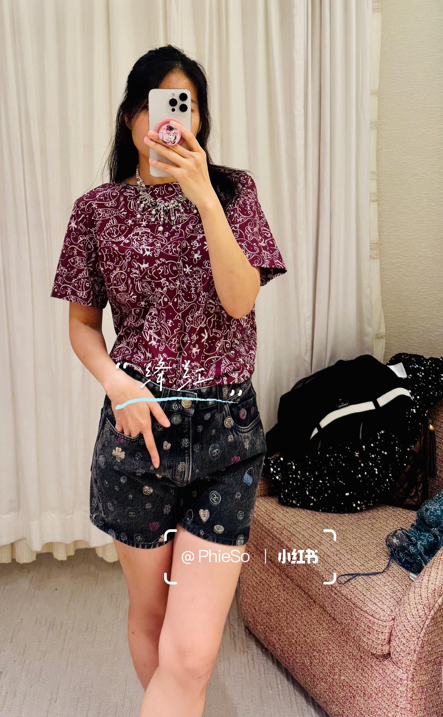 Chanel 25B Graffiti Denim Shorts - Chic, High-Waisted, and Fashionable 2 i1757996811663 2137 0 1