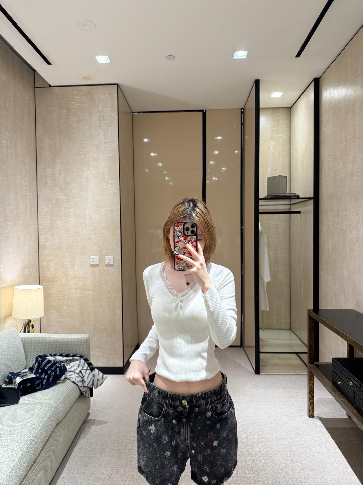 Chanel 25B Graffiti Denim Shorts - Chic, High-Waisted, and Fashionable 3 i1757996811683 8567 0 2