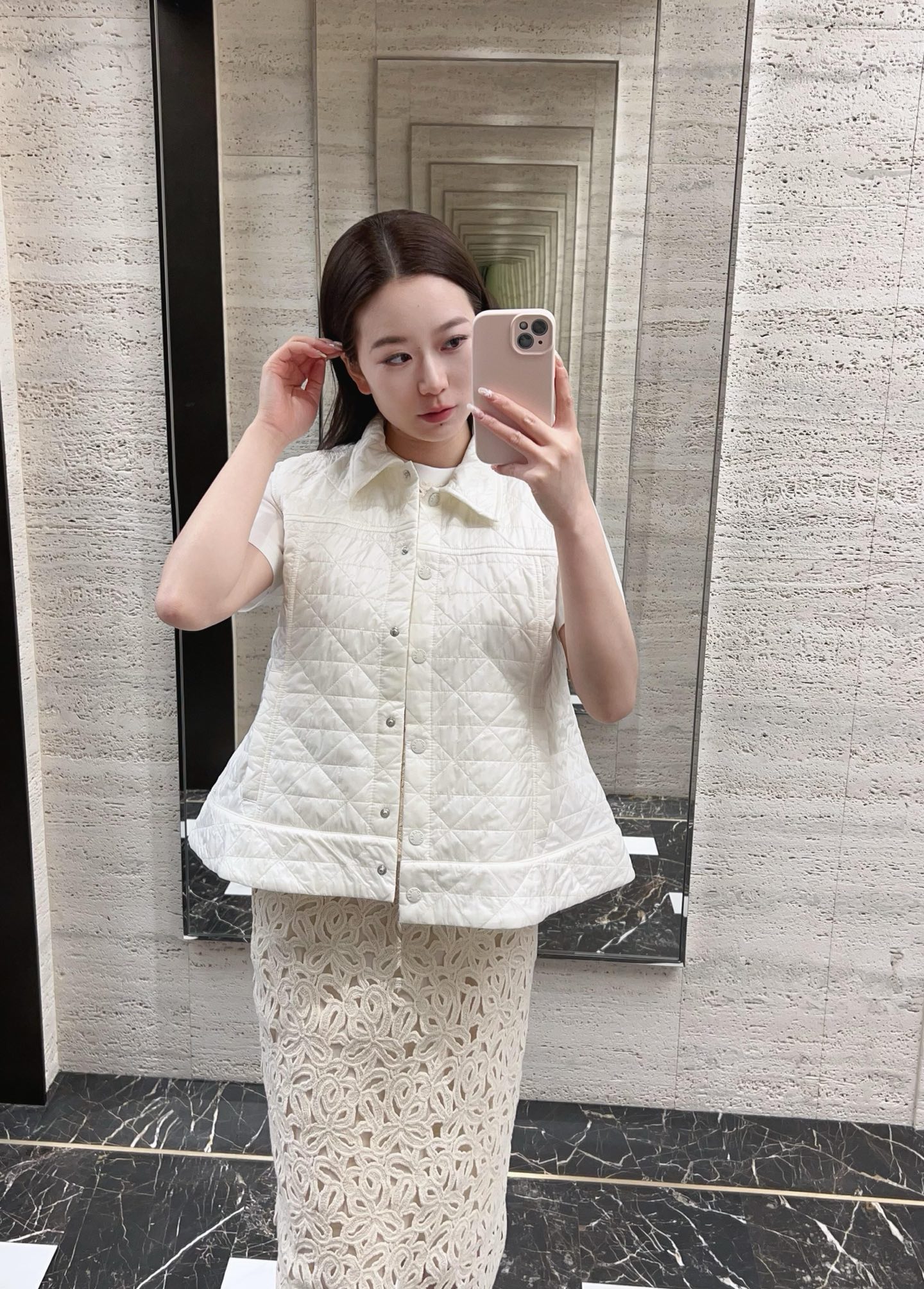 NO:505200,Moncl* 25Fw early autumn new style diamond quilted cotton jacket vest | exclusive yb development!  High-end production!  The waistline design of the small lining collar is just right, the A-shaped cut style is versatile and not picky, it is casual and handsome, age-reducing, light and warm, can be easily worn as a coat layer, the first choice for layering in autumn and winter. S/M/L,, jackets & coats, alexander wang19860909Moncl* 25Fw早秋新款 菱格绗缝棉服小马甲丨独家yb开发！高版出品！小衬领腰线设计恰到好处,A字剪裁版型百搭不挑人,休闲帅气减龄感,轻盈保暖可轻松作为外套叠搭穿着,秋冬叠穿首选 现货发售S/M/L,,jackets & coats,alexander wang,Women's clothing