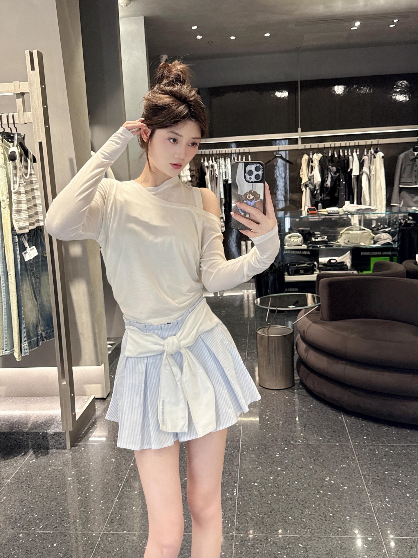 NO:505208,Ann Andelm*n 25FW early autumn new style off-white single-sleeved layered two-piece T-shirt | Exclusive high-end production!  The surface is slightly drooping long sleeves, and the one-sided shoulders boldly expose the skin, hiding the sexy in the hidden texture; the inner layer is matched with a basic suspender to form a visual layer while giving a sense of security in the outfit. The off-white tone is the gentle background of early autumn, but because of the unconventional structure of 'single-sleeved layering', the pioneer gene is instantly injected into - it can be paired with a striped pleated skirt to make the sweet and spicy girl style, or it can be paired with a pure cake skirt to play with a dark and sweet girl feel, and even wearing a single inner layer can become a personal foreshadowing in the look. S/M/L, skirts, tees, t-shirt, alexander wang19860909Ann Andelm*n 25FW早秋新款 米白色单袖叠穿两件套T恤丨独家高版出品！表层是微透垂感长袖,单侧肩部大胆露肤,把性感藏在若隐若现的肌理里；内里搭配基础吊带,形成视觉层次的同时,又给足穿搭安全感.米白色调是早秋的温柔底色,却因“单袖叠穿”的非常规结构,瞬间注入先锋基因——可以配条纹百褶裙走甜辣女团风,也能搭纯欲蛋糕裙玩暗黑甜妹感,甚至单穿内搭,都能成为造型里的个性伏笔.现货发售S/M/L,,skirts,tees，t-shirt,alexander wang,Women's clothing