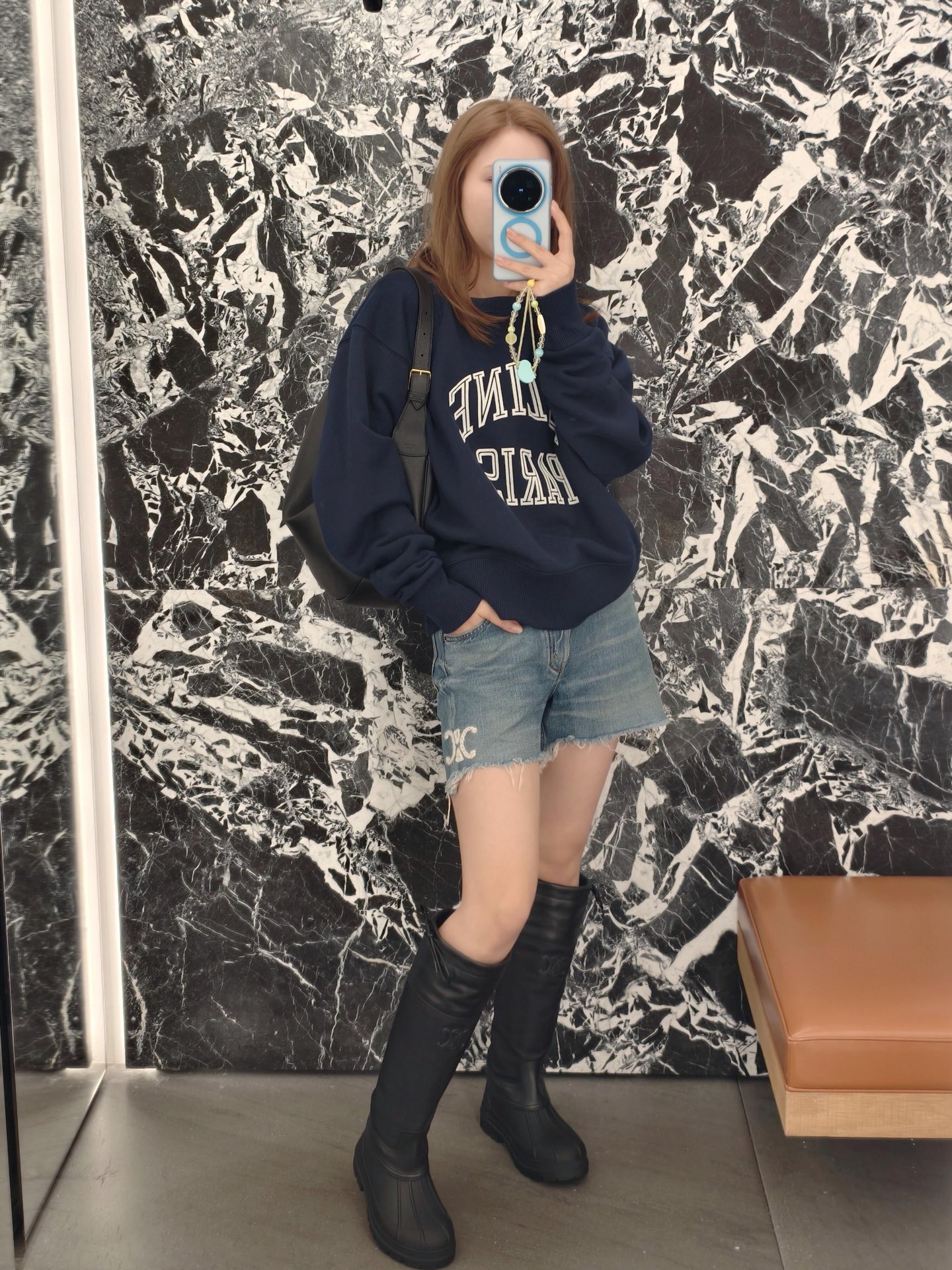 NO:506213,Celin* 25Fw early autumn new style letter printed long-sleeved T-shirt丨Exclusive high-end production!  It outlines a relaxed feeling with a minimalist silhouette. The classic letter printing adopts three-dimensional imprinting technology, which presents a layered visual effect on pure cotton fabrics of navy blue or soft powder. It is simple but has high luxury recognition. S/M/L is available in stock, celine,tees, t-shirt, alexander wang19860909Celin* 25Fw早秋新款 字母印花长袖T恤丨独家高版出品！它以极简廓形勾勒松弛感,经典的字母印花采用立体压印工艺,在藏蓝或柔粉的纯棉面料上呈现出富有层次的视觉效果,简约却自带高奢辨识度.现货发售S/M/L,,celine,tees，t-shirt,alexander wang,Women's clothing