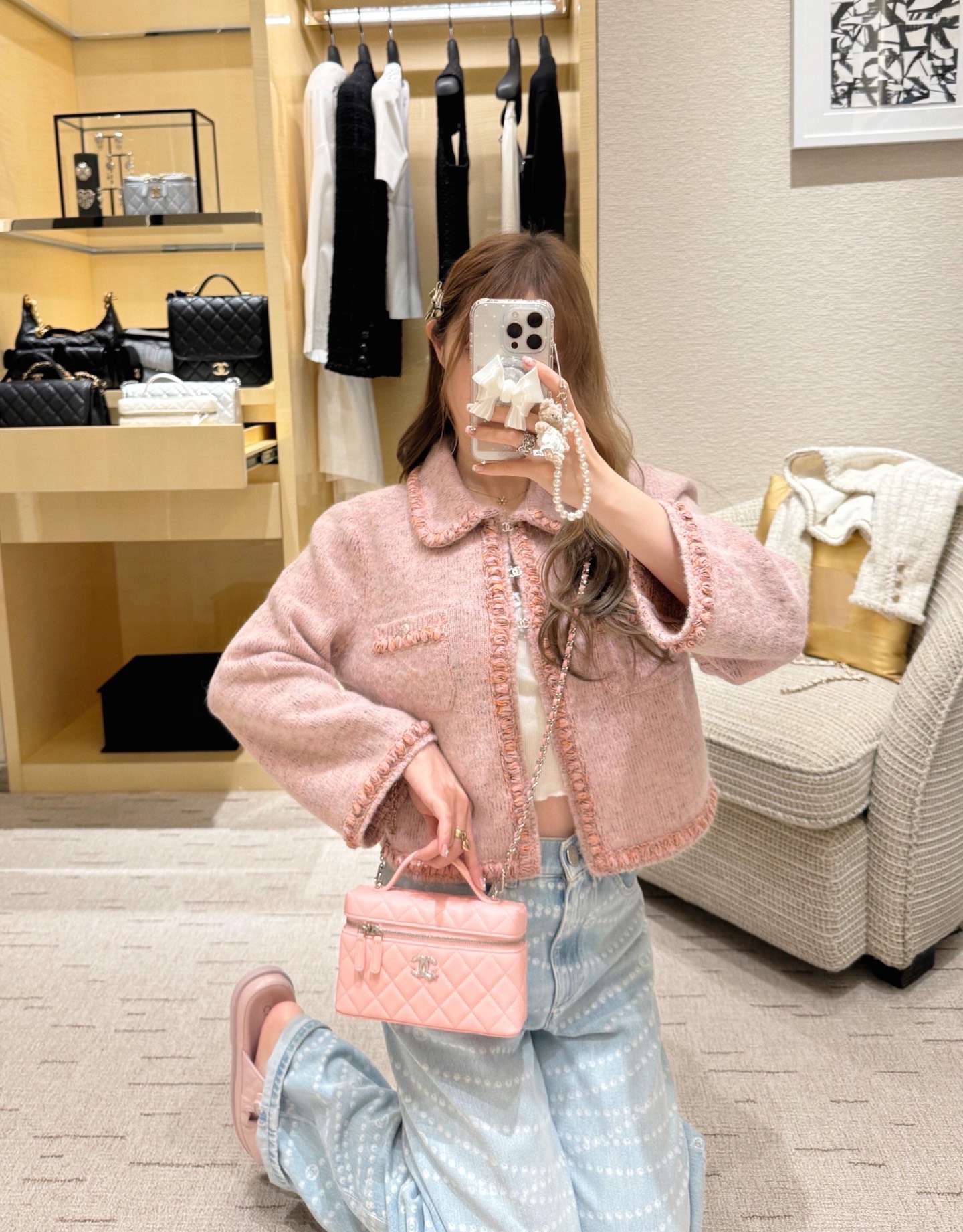 NO:536714,Chane* 25Fw autumn and winter new style flower pink knitted cardigan jacket | Exclusive yb development!  High-end production!  Rhinestone double C hook buckle, a beautiful little fairy white and rich beauty artifact!  Custom-made knitted special yarn webbing lace is beautiful!  Pure handmade diamond edges shine with luxurious style, elegant lapel H small short version, huge slim upper body, and a sensational texture. Gentle and elegant girlish temperament is not picky!  S/M/L, Chanel, Jackets & coats,alexander wang19860909Chane* 25Fw秋冬新款 花粉色针织开衫外套丨独家yb开发！高版出品！水钻双C勾扣 绝美小仙女白富美神器！定制编织特种纱织带花边实物绝美！纯手工点钻包边闪耀奢华,气质翻领H小短款版型上身巨显瘦,奶呼呼的质感.温柔优雅少女风气质不挑人！现货发售S/M/L,,chanel,jackets & coats,alexander wang,Women's clothing