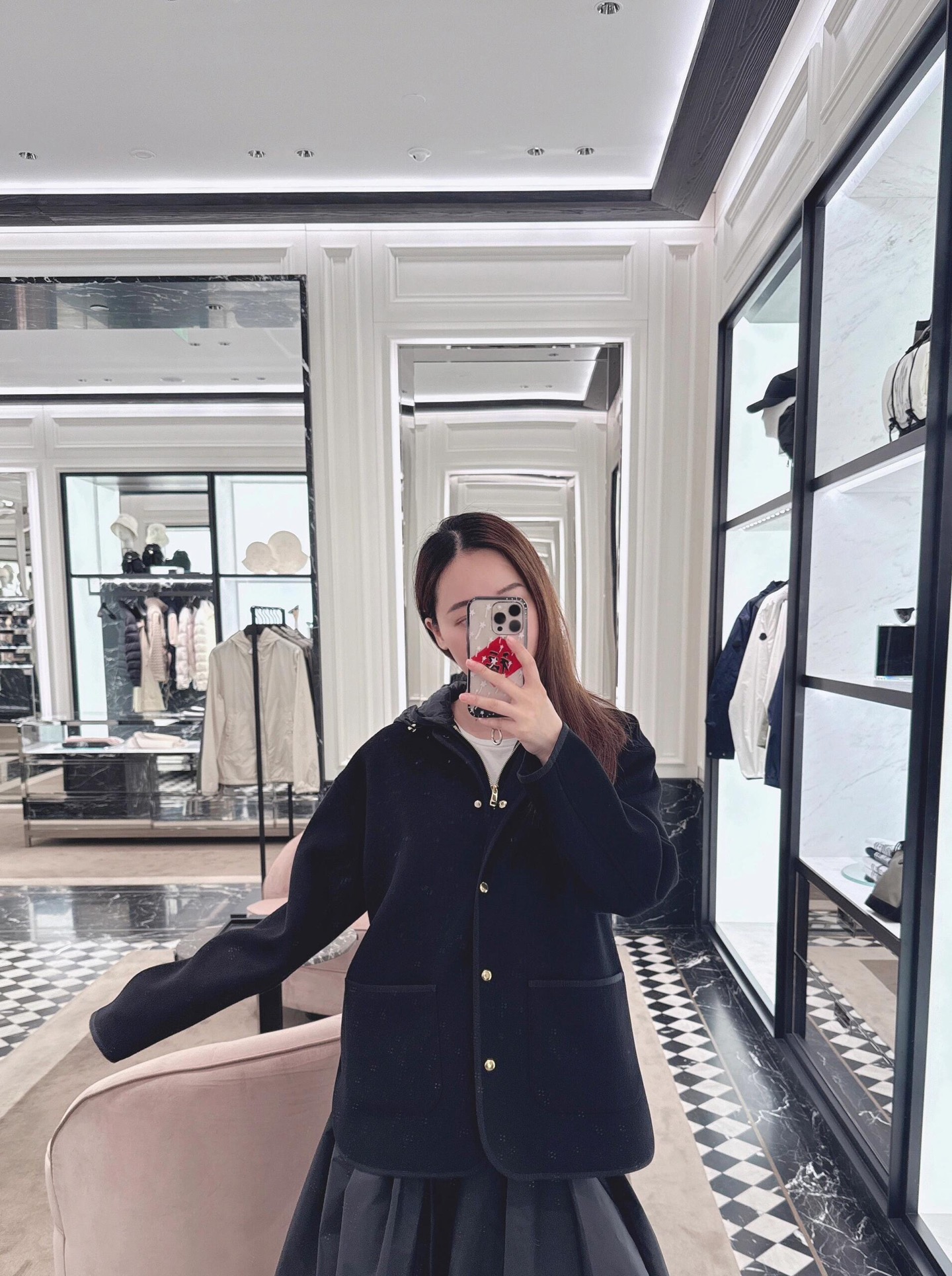 NO:546173,Moncl*r 25Fw autumn and winter new style Reposse women's three-in-one wool and cashmere short down jacket jacket | Exclusive yb development!  High-end production!  [Wear multiple clothes] Made of wool and cashmere fabric, a gorgeous three-in-one design, soft and glutinous as clouds, and the upper body has a high-end matte texture; the three-in-one modular design is a model of ingenuity-the outer layer is a short jacket with neat cut, simple and atmospheric silhouette, and the gold buckle embellishment shows French elegance; the removable down vest is hidden inside, lightweight filling but warm and full of shape, single wear is a vibrant layered item, and the inner wear injects fluffy and agility into the jacket. S/M/L,, jackets & coats, jackets & coats, down jacket, alexander wang19860909Moncl*r 25Fw秋冬新款 Reposse女士三合一羊毛和羊绒短款羽绒夹克外套丨独家yb开发！高版出品！【一衣多穿】采用羊毛和羊绒面料制成,华丽三合一设计,触感柔糯如云朵,上身自带高级哑光质感；三合一模块化设计堪称巧思典范——外层是剪裁利落的短款夹克,廓形简约大气,金扣点缀尽显法式优雅；内里隐藏可拆卸羽绒马甲,轻量充绒却暖意满格,单穿是活力叠穿单品,内搭则为外套注入蓬松灵动感.现货发售S/M/L,,jackets & coats,jackets & coats,down jacket,alexander wang,Women's clothing