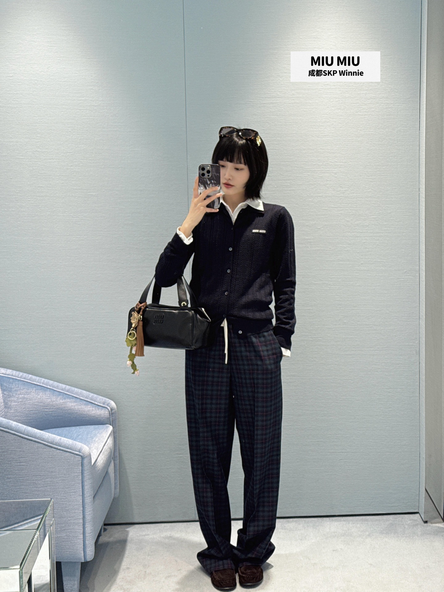 NO:547793,MiuMi* 25Fw early autumn new style retro checked wool trousers | exclusive yb development!  High-end production!  The wool worsted fabric is crisp and stylish, with a retro plaid intertwined with dark green and red and brown. It comes with a British retro filter, which is visually eye-catching but not ostentatious; the back waist is three-dimensional embroidered with a short plaid shirt in the same series, which makes the girl's casual and fashionable symbiosis!  S/M/L, miumiu,shirts,alexander wang19860909MiuMi* 25Fw早秋新款 复古格纹羊毛长裤丨独家yb开发！高版出品！羊毛精纺面料挺括有型,深绿与红棕交织的复古格纹,自带英伦复古滤镜,视觉上吸睛却不张扬；后腰立体刺绣,搭配同系列格纹短款衬衫,少女率性的时髦共生！现货发售S/M/L,,miumiu,shirts,alexander wang,Women's clothing