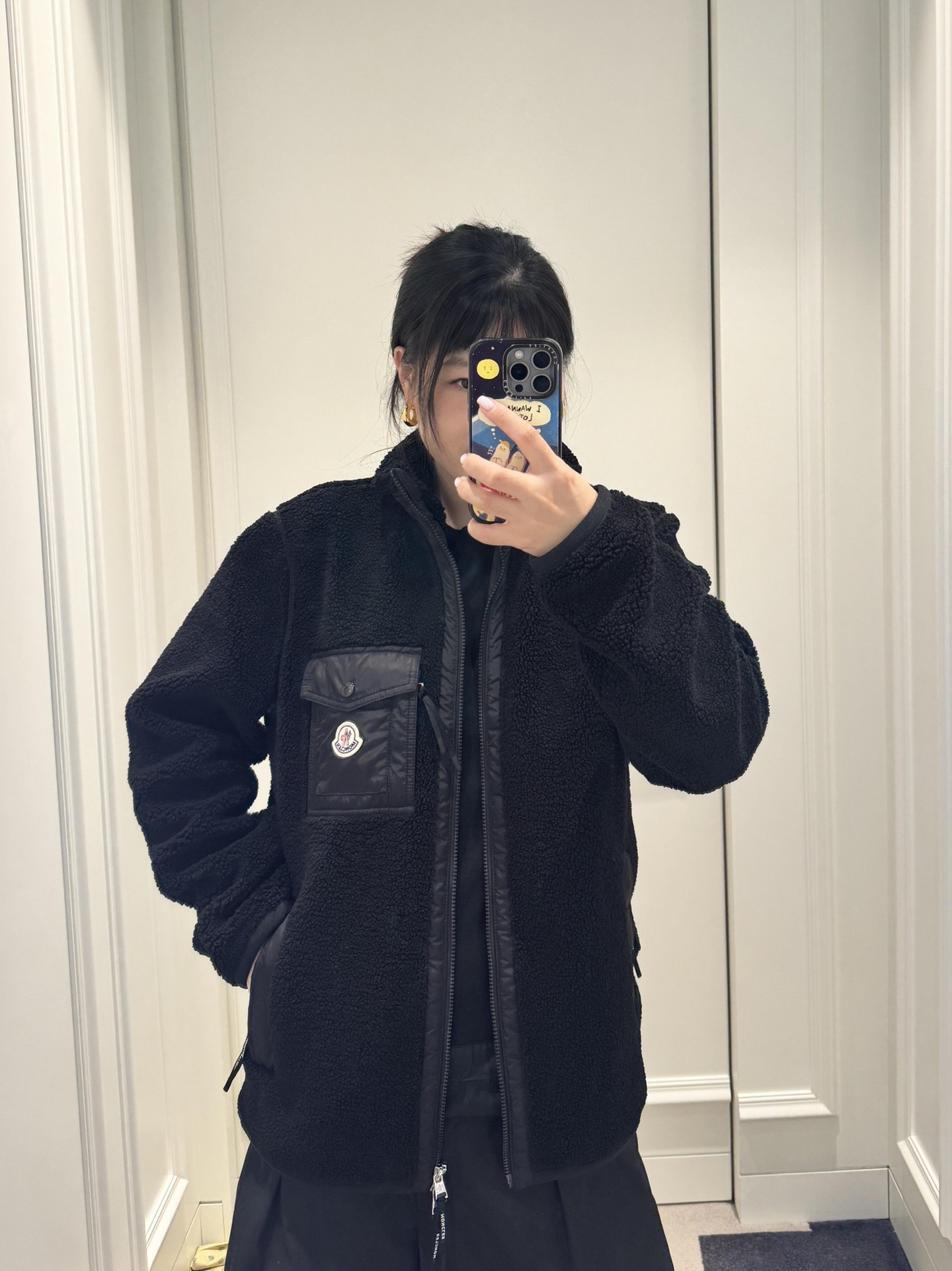 NO:548605,Mon*ler 25Fw autumn and winter new style Teddy fleece lamb fur stand-up collar jacket | Exclusive yb development!  High-end production!  The same style for men and women!  Teddy fleece lamb fur fabric, with a fluffy and soft touch. The brand's iconic logo pocket is the finishing touch. The stand-up collar design is neat and stylish, which can not only prevent wind and warmth, but also easily create a spiritual and capable dressing aura. S/M/L is available in stock, Jackets & coats, alexander wang19860909Mon*ler 25Fw秋冬新款 泰迪抓绒羊羔毛立领外套丨独家yb开发！高版出品！男女同款！采用泰迪抓绒羊羔毛面料,触感蓬松柔软,品牌标志性的徽标口袋是点睛之笔,立领设计利落有型,既能防风保暖,又能轻松打造出精神干练的穿搭气场.现货发售S/M/L,,jackets & coats,alexander wang,Women's clothing