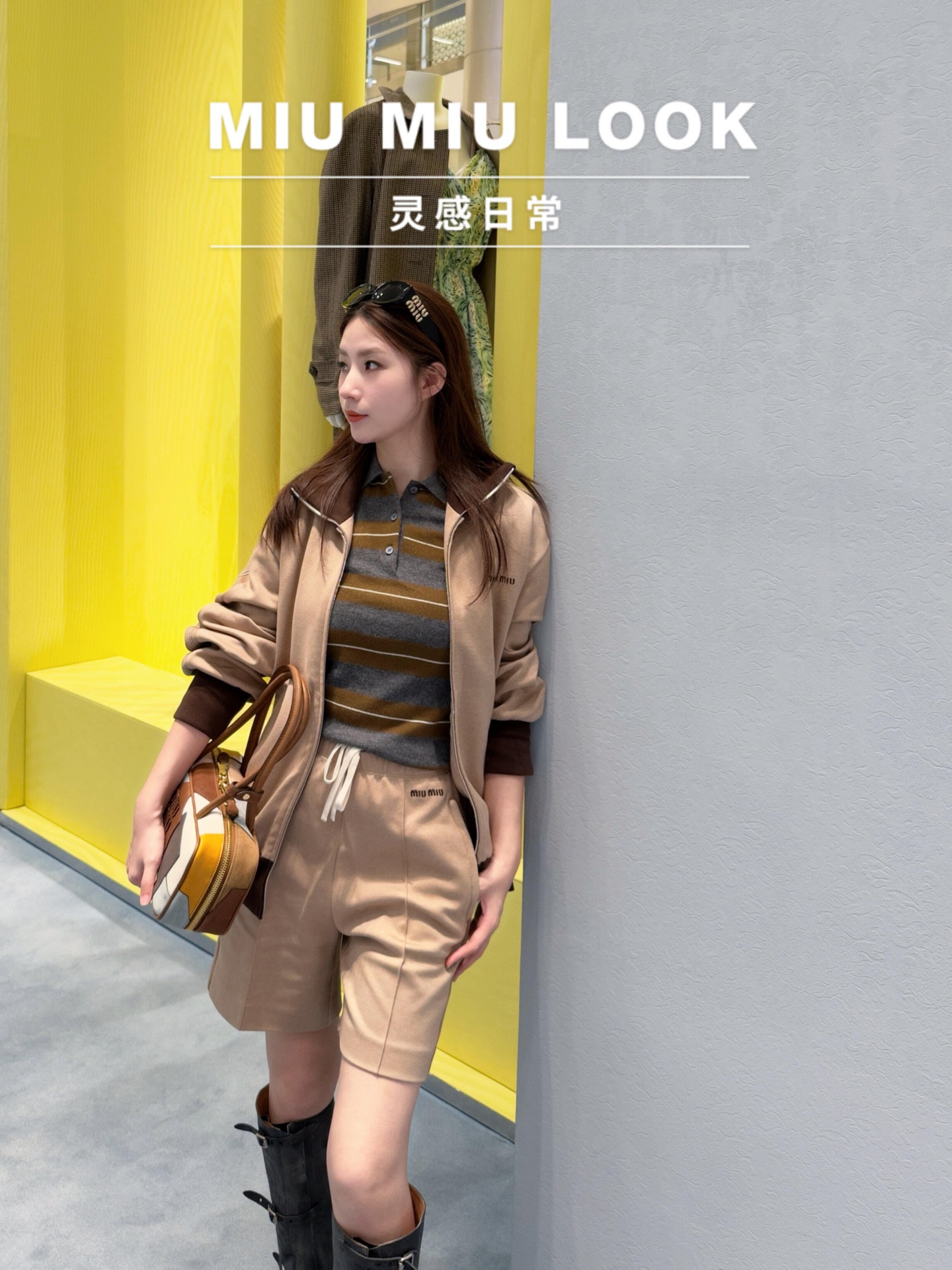 NO:561688,Jacket Shorts Miumi* 25FW Early Autumn New Sports Style Thin Zipper Jacket Shorts Set丨Exclusively developed by yb!  High quality production!  The same style for men and women, contrasting collar and cuffs, with dark brown as the main tone of khaki, instantly full of retro texture; low-key brand logo on the chest of the jacket, simple but highly recognizable. The suit adopts the combination of zipper jacket + shorts, and the neat silhouette adapts to the body shapes of men and women. It cleverly combines the casualness of sports style with the light luxury retro of Miu style, creating an effortless sense of luxury. Ready for sale S/M/L,, miumiu, shorts, jackets & coats, alexander  wang19860909外套 短裤 Miumi* 25FW早秋新款 运动风薄款拉链外套短裤套装丨独家yb开发！高版出品！男女同款,撞色领边与袖口,以深棕勾勒卡其主调,复古质感瞬间拉满；外套胸口低调品牌标识,简约却极具辨识度.套装采用拉链外套+短裤的组合形式,利落廓形适配男女身形,将运动风的随性与Miu式的轻奢复古巧妙融合,打造出毫不费力的高级感.现货发售S/M/L,,miumiu,shorts,jackets & coats,alexander wang,Women's clothing