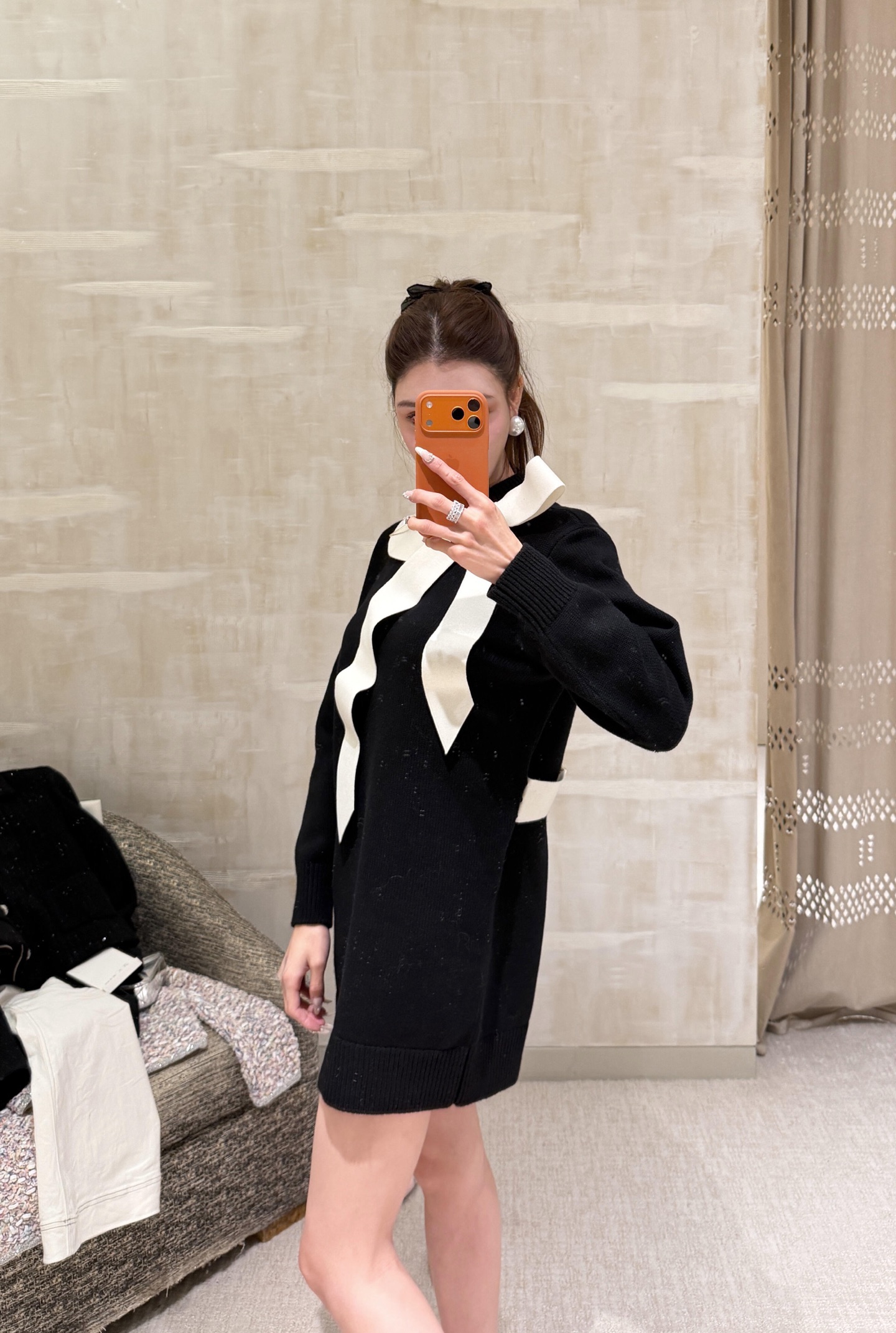 NO:566753,Chane* 25K high-end handmade workshop series new bow black knitted dress丨Exclusively developed by yb!  High quality production!  The soft material is super comfortable, with white stripes embellished on the collar and cuffs, simple and detailed. The loose fit is suitable for daily wear or light formal occasions, and it looks great with short skirts or trousers! Classic design + practicality, suitable for sisters who like long-term dressing, you can match accessories as you like, and easily switch between multiple styles ~ Available now S/M/L, Chanel, Skirts, Alexander Wang19860909Chane* 25K高级手工坊系列新款 蝴蝶结黑色针织连衣裙丨独家yb开发！高版出品！柔软材质超舒适,白色条纹点缀领口和袖口,简约又有细节感.宽松版型,日常穿搭或轻正式场合都很OK,搭配短裙或裤装都很出彩!经典设计+实用性,适合喜欢长期主义穿搭的姐妹们,配饰随心搭,轻松切换多种风格~ 现货发售S/M/L,,chanel,skirts,alexander wang,Women's clothing