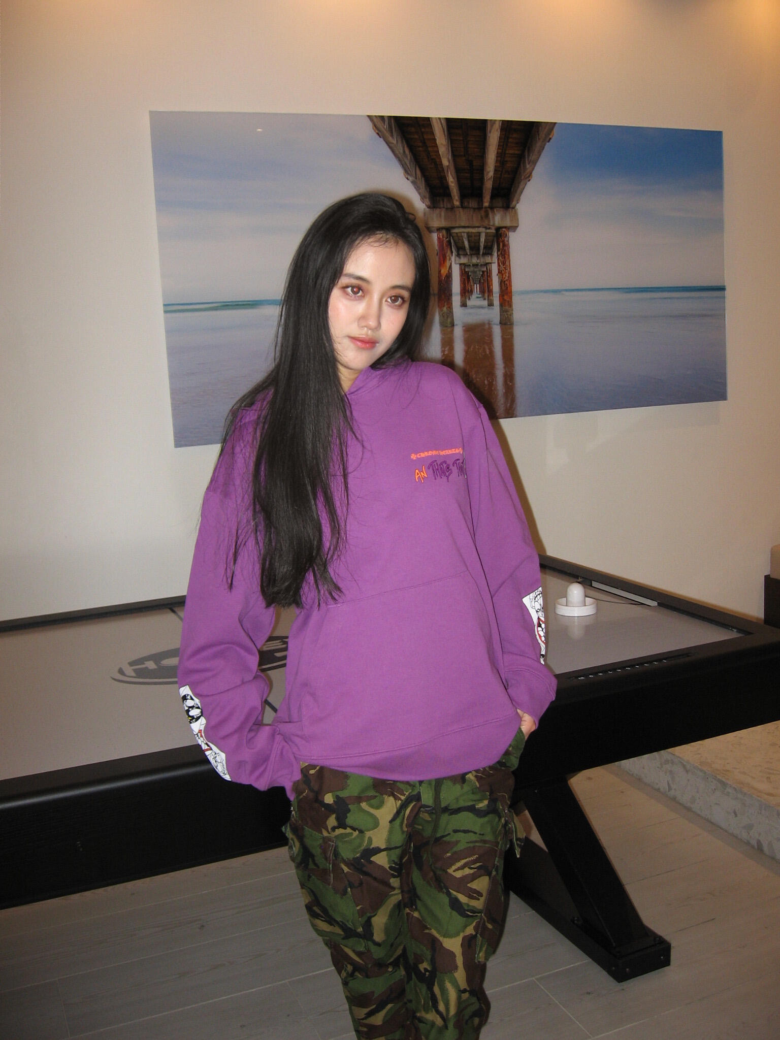 NO:576467,Chrome He*rts 25FW new autumn and winter graffiti printed purple hooded sweatshirt | Exclusive high-end version!  It is made of a highly saturated, intense purple, which is an eye-catcher in the dull tones of autumn and winter. The oversized dropped shoulder design is friendly to all body shapes. It can be worn alone to create a cool street look, or layered to create layers. The fabrics are skin-friendly and  Made of textured cotton blend material, it is warm and comfortable to wear in autumn and winter. The hooded design allows you to switch styles at any time. Pulling up the brim makes it a cool street cover, and putting it down makes it a bit more casual and lazy. Available now in S/M/L, versace, chrome  hearts,hoodie,sweatshirts,hats,alexander wang19860909Chrome He*rts 25FW秋冬新款 涂鸦印花紫色连帽卫衣丨独家高版出品！采用极具张力的高饱和紫色,在秋冬沉闷的色调里堪称吸睛炸弹.oversize落肩设计,对各种身形都很友好,既能单穿打造街头潮酷感,又能内搭叠穿营造层次.面料选用亲肤且有质感的棉混纺材质,秋冬穿着保暖又舒适,连帽设计还能随时切换风格,拉上帽檐是街头酷盖,放下帽檐又多了几分随性慵懒.现货发售S/M/L,,versace,chrome hearts,hoodie,sweatshirts,hats,alexander wang,Women's clothing