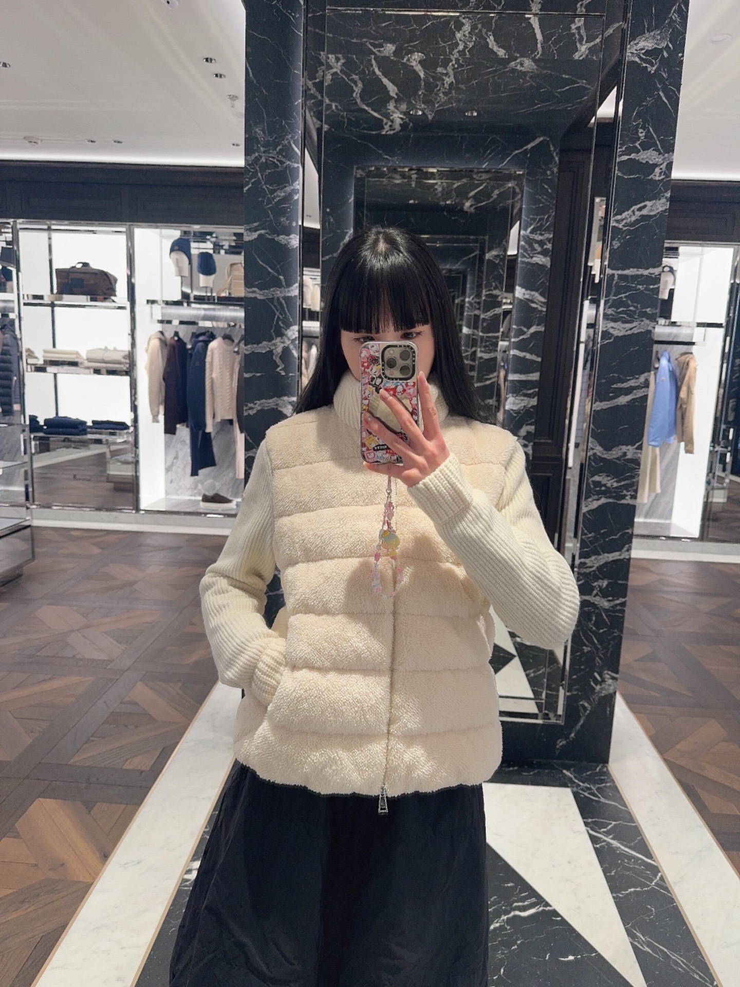 NO:576476,Moncle* 25Fw new autumn and winter wool sleeve spliced ​​down jacket丨Exclusive high-end version!  Classic stand collar zipper design goose down!  A must-have item for autumn and winter that is a layering artifact. The custom-made environmentally friendly Teddy plush fabric is soft and delicate, and the style is versatile, age-friendly and fashionable. Imported machine sewing line craftsmanship. The upper body is pure and handsome. Customized hardware is included. A must-have for texture gamers!  Available in stock S/M/L,,down jacket,alexander wang19860909Moncle* 25Fw秋冬新款 羊毛袖拼接羽绒服丨独家高版出品！经典立领拉链设计鹅绒！叠搭神器秋冬必备单品.定制环保泰迪绒毛毛面料软糯细腻,版型百搭不挑人减龄又时髦.进口机缝制线条工艺.上身干纯帅气.定制五金件配套.质感玩家必入！现货发售S/M/L,,down jacket,alexander wang,Women's clothing