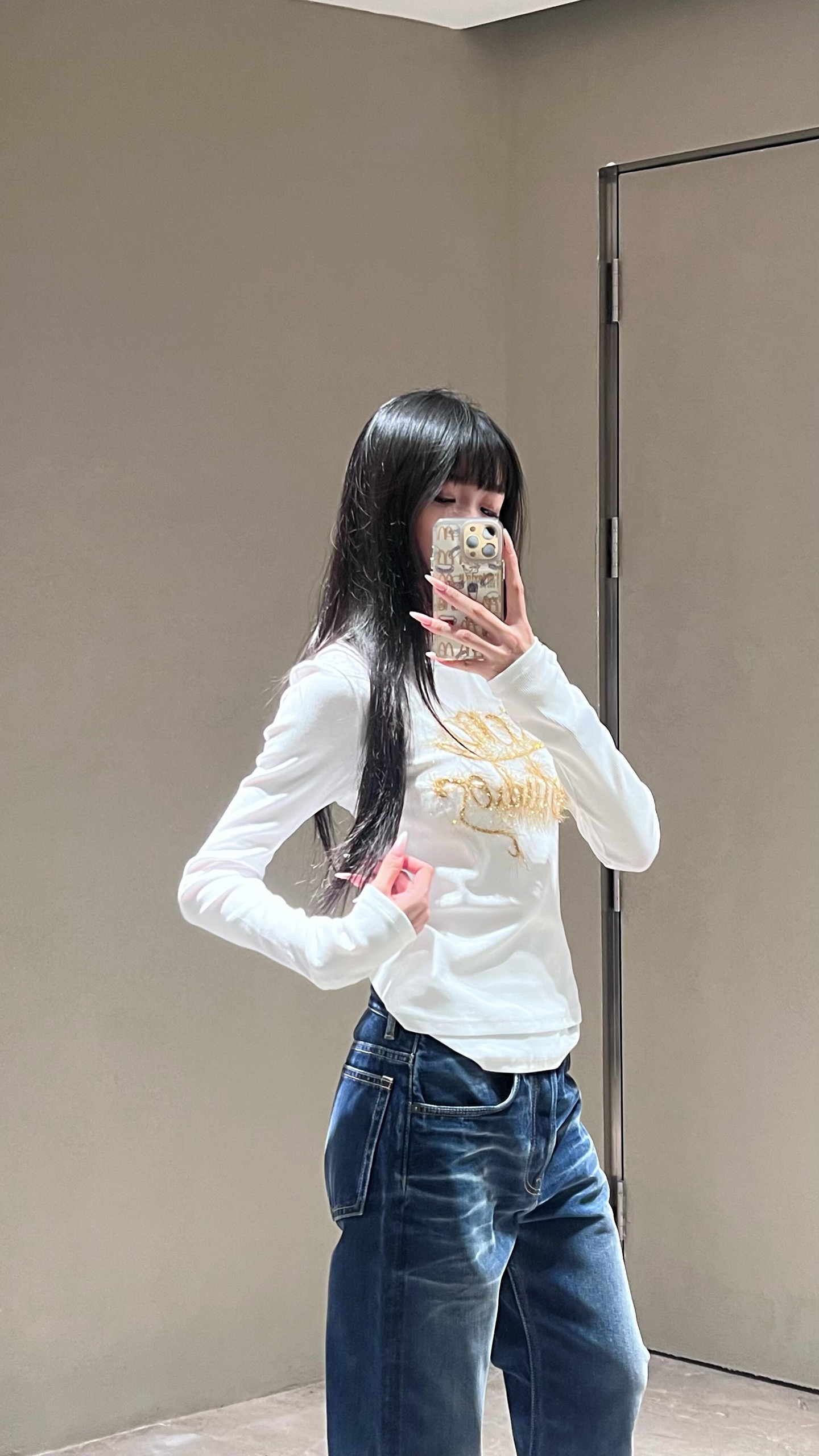 NO:590841,Acne Studi*s 25Fw new autumn and winter gold rope embroidered letters fake two-piece long-sleeved T-shirt丨Exclusively developed by yb!  High quality production!  High-elastic knitted strips are soft but not collapsed, slim but not tight. The dual craftsmanship of 'golden rope embroidery + glitter powder' has a plush texture. The fine shimmer under the light is super noble. It looks like a layered slim fit, but it is actually an all-in-one cut. It not only retains the layered atmosphere, but also does not require effort to match, and is close to the skin without being bloated!  Ready for sale S/M/L,acne studios,tees,t-shirt,alexander wang19860909Acne Studi*s 25Fw秋冬新款 金绳绣字母假两件长袖T恤丨独家yb开发！高版出品！高弹针织坑条,软而不塌,修身但不紧绷,「金丝绳绣+闪粉」双重工艺,自带毛绒绒的肌理感,灯光下细碎光泽超显贵气,看似叠穿的修身版型,实则是一体剪裁,既保留了层次氛围,又不用费力搭配,贴肤不臃肿！现货发售S/M/L,,acne studios,tees，t-shirt,alexander wang,Women's clothing