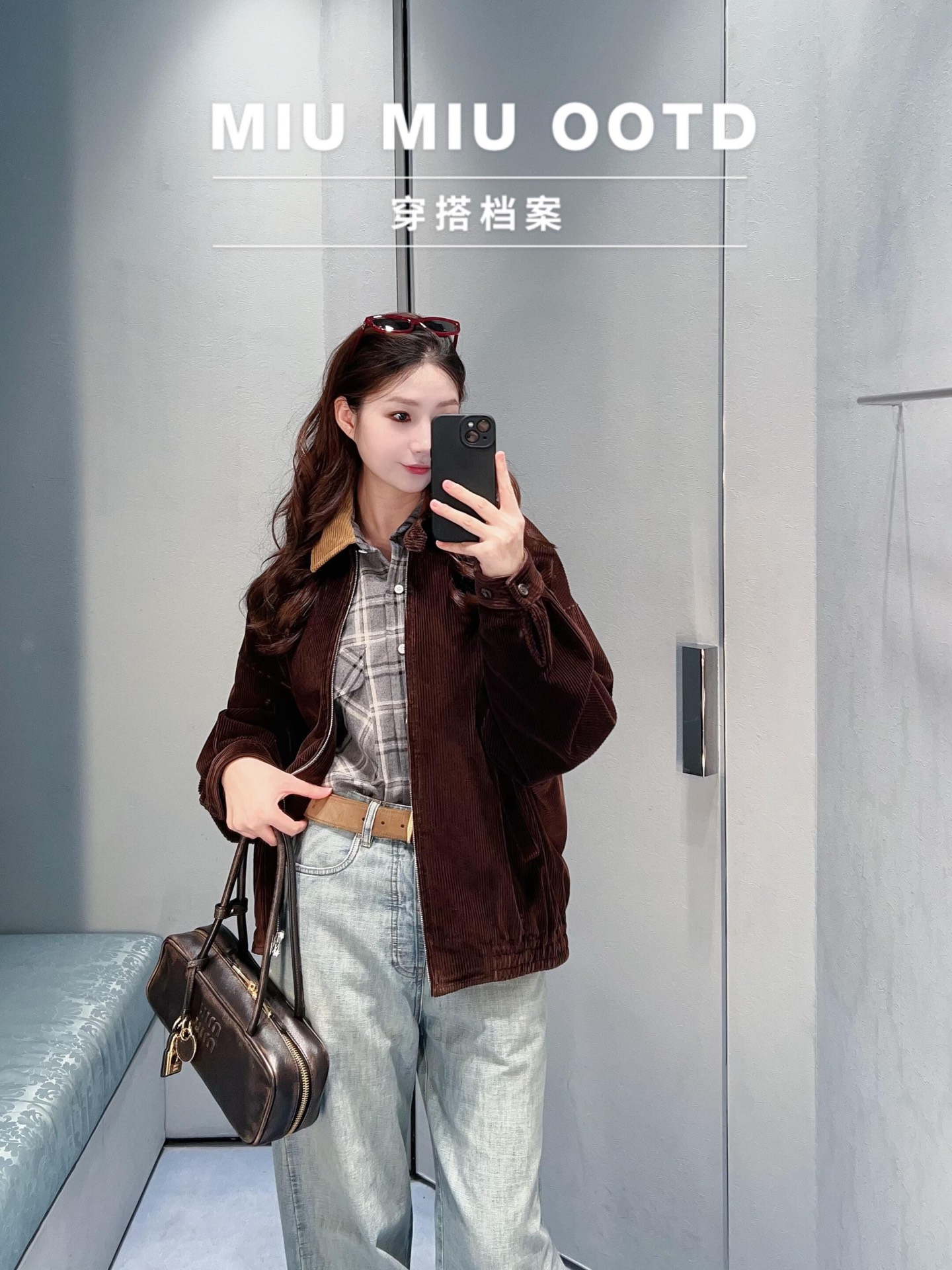 NO:605976,MiuMi* 25Fw new autumn and winter retro caramel brown corduroy zipper jacket | Exclusively developed by yb!  High quality production!  The soft and waxy wide corduroy has a suede luster and feels gentle and warm against the skin in autumn. The silhouette is tailored to create a casual and relaxed atmosphere. The pleated details on the collar and cuffs add a bit of girlish playfulness. The three-dimensional logo on the left chest  The logo is a low-key and exquisite footnote, and the zipper placket is suitable for various inner layerings. I recommend this season’s caramel brown jacket, which combines laziness and elegance into daily life. Ready for sale S/M/L,, miumiu, jackets  & coats,jackets & coats,alexander wang19860909MiuMi* 25Fw秋冬新款 复古焦糖棕灯芯绒拉链夹克外套丨独家yb开发！高版出品！软糯的宽条灯芯绒自带绒面光泽,贴肤是秋日里的温柔暖意,廓形剪裁裹出随性松弛的氛围,领口、袖口的细节收褶又添了几分少女感的俏皮.左胸的立体logo标识是低调的精致注脚,拉链开襟适配各种内搭叠穿.推荐本季这件焦糖棕夹克,把慵懒与贵气揉成了日常.现货发售S/M/L,,miumiu,jackets & coats,jackets & coats,alexander wang,Women's clothing