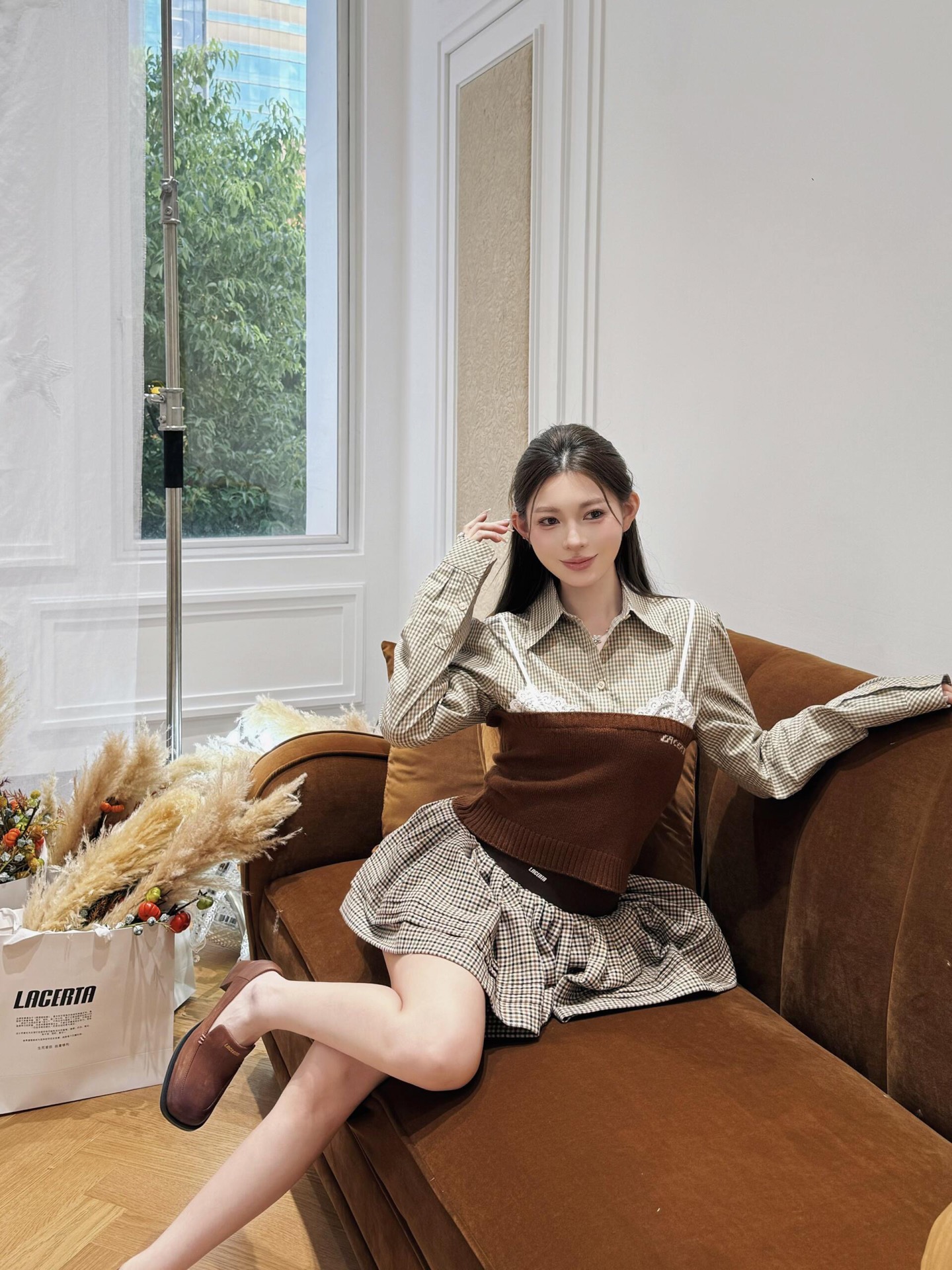 NO:608513,LACER*A 25FW new autumn and winter plaid needle-stitched lace bra shirt丨Exclusive high-end version!  The layered design of plaid shirt + knitted bra has a layered feel that 'takes no effort to put on'. The shirt is soft and loose, which makes it look casual and relaxed; the knitted bra is spliced ​​with lace edges, and the sweet girly feeling is hidden in the details, and it can also quietly tighten the waistline. It can be worn with a coat in autumn and winter, or worn alone in spring and summer!  Ready for sale S/M/L,,jackets & coats,shirts,alexander wang19860909LACER*A 25FW秋冬新款 格纹针梭拼接蕾丝胸衣衬衫丨独家高版出品！格纹衬衫+针织胸衣的叠穿设计,自带“不用费力搭”的层次感衬衫是软乎乎的宽松版型,衬出随性松弛；针织胸衣拼接蕾丝边,甜妹感藏在细节里,还能悄悄收紧腰线.秋冬搭外套、春夏单穿都能搭！现货发售S/M/L,,jackets & coats,shirts,alexander wang,Women's clothing